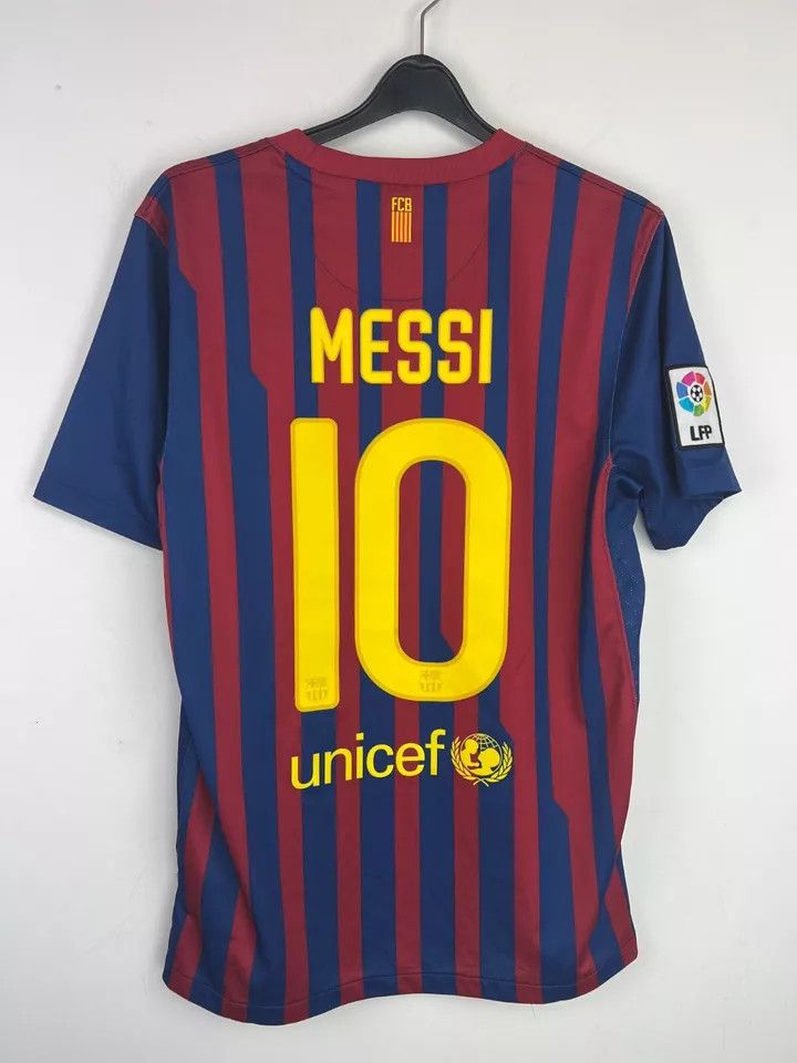 Nike FC BARCELONA 2011-12 HOME FOOTBALL SHIRT Kit SOCCER JERSEY Size US S / EU 44-46 / 1 - 8 Thumbnail