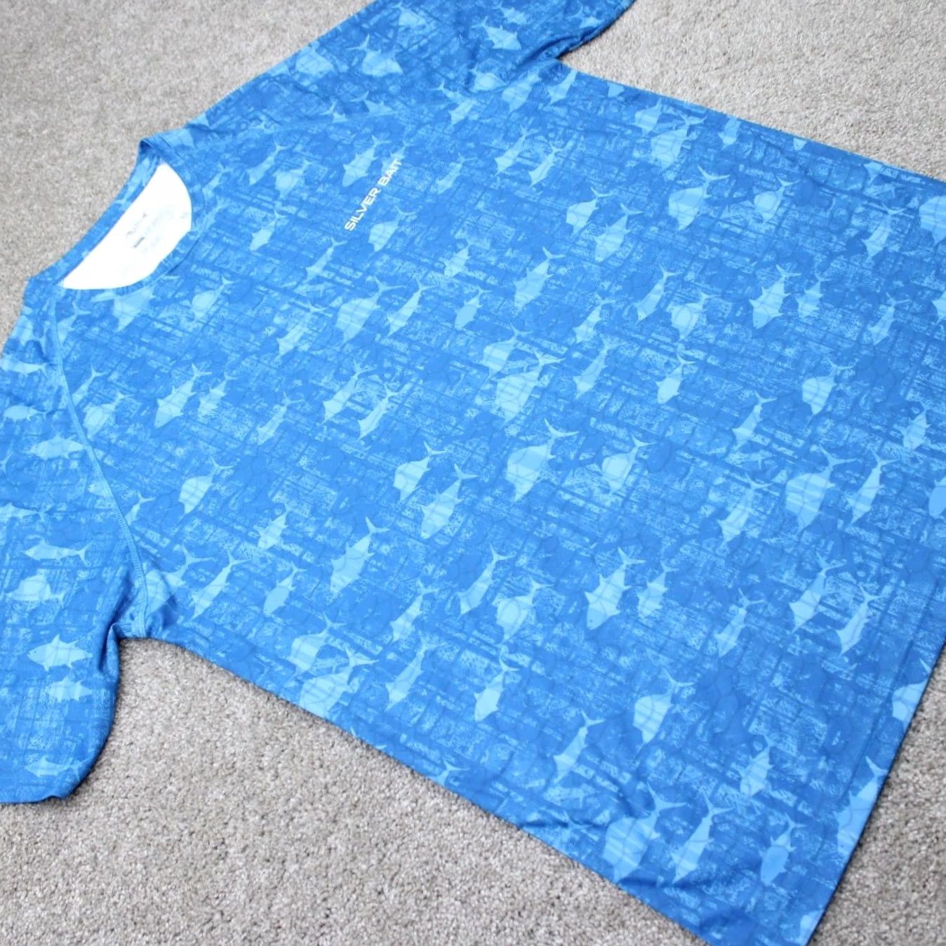 Vintage Silver Bait Mens XL Blue Fish All Over Print S/S Button-Up Shirt UPF 50+ Polyester Bait Sportsman Shirt Geometric Pattern Casual Size US XL / EU 56 / 4 - 7 Thumbnail