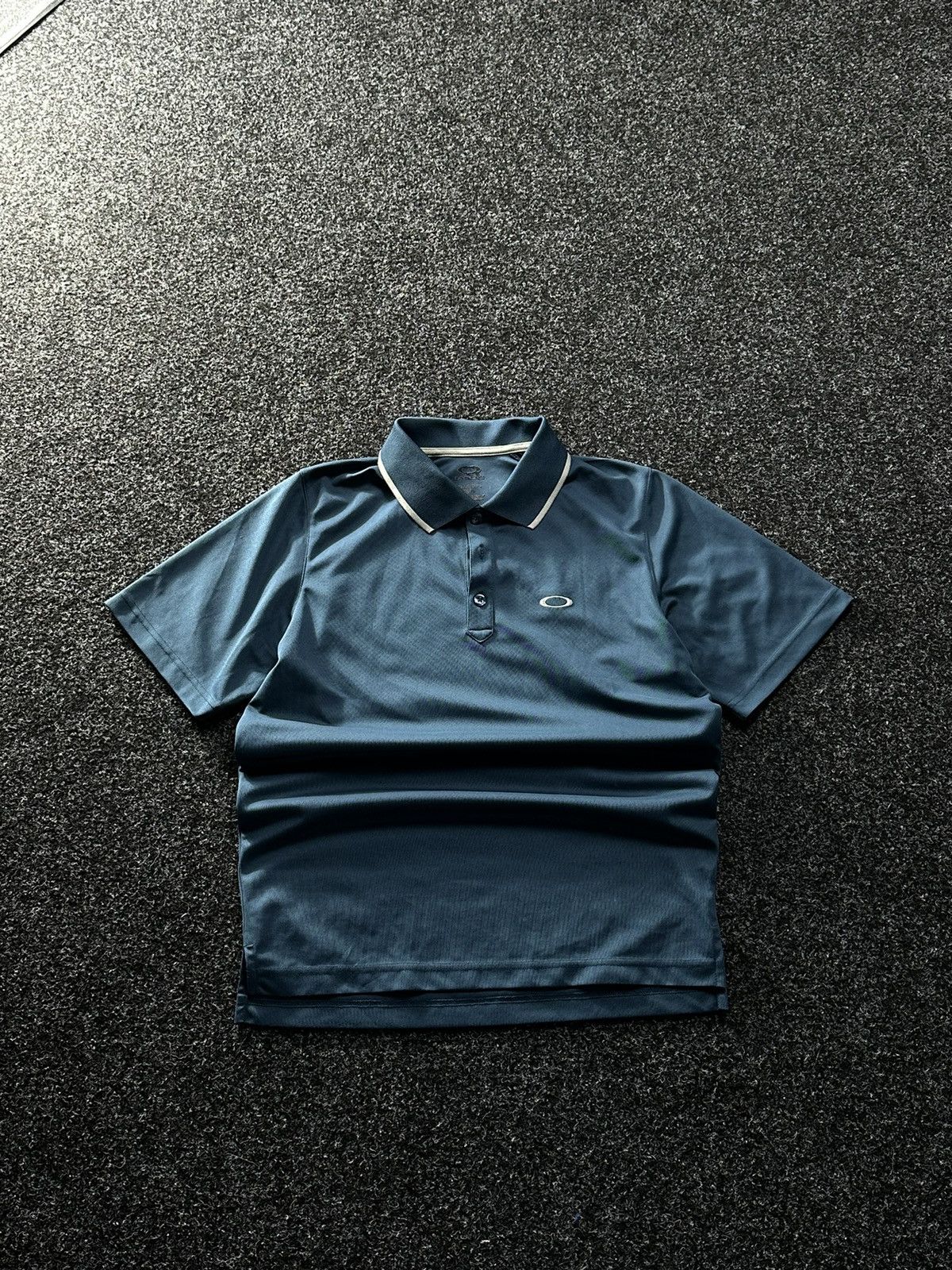 Oakley × Vintage 🚨 VINTAGE OAKLEY LOGO POLO TENNIS BLUE RARE 00s GORPCORE Size US S / EU 44-46 / 1 - 1 Thumbnail