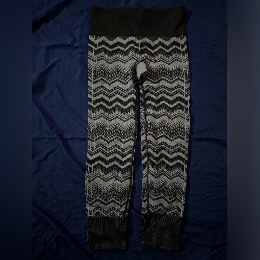 Lululemon Lululemon Black Gray Leggings Seamless Women’s Size 6 Size 28" / US 6 / IT 42 - 1 Thumbnail