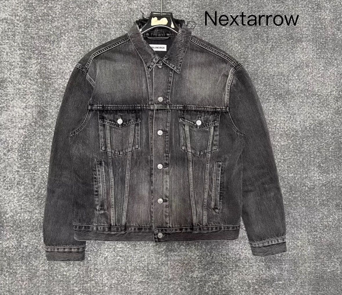 Balenciaga Balenciaga's logo on the back is damaged on denim jacket Size US S / EU 44-46 / 1 - 1 Thumbnail