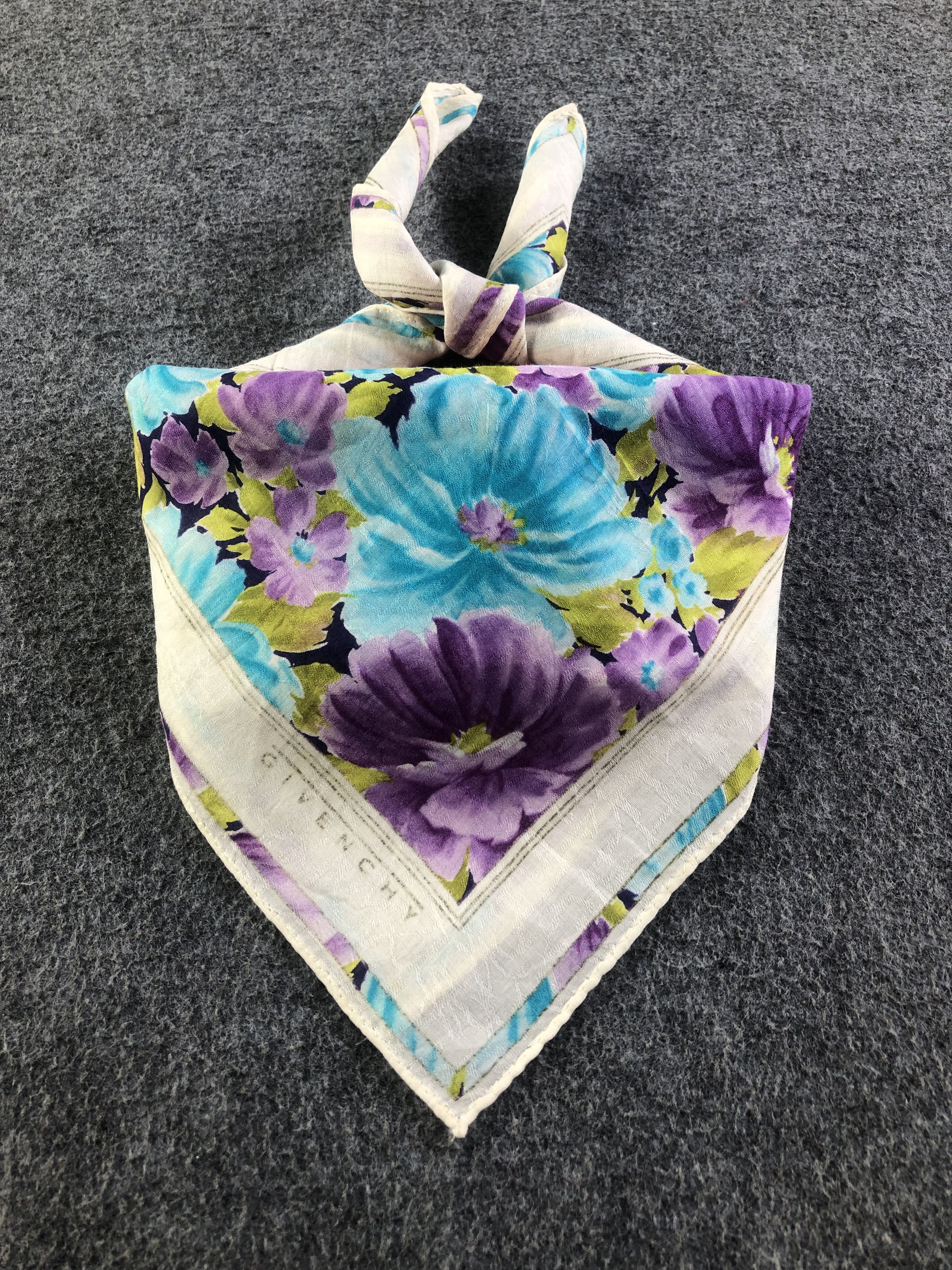Vintage Givenchy Floral Handkerchief / Bandana / Neckerchief A1903 Size ONE SIZE - 1 Thumbnail