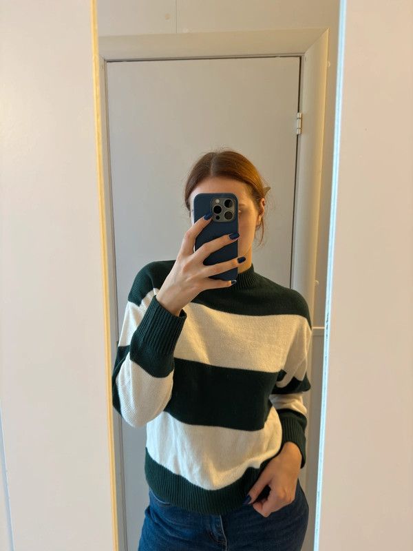H&M Women's Sweater H&M Divided S Sweatshirt Jumper Pullover Size S / US 4 / IT 40 - 3 Thumbnail