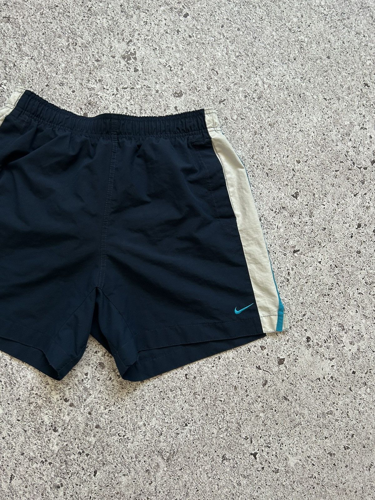 Nike × Vintage Vintage 90s Nike Retro Shorts Y2K Hype Size L Size US 34 / EU 50 - 3 Thumbnail