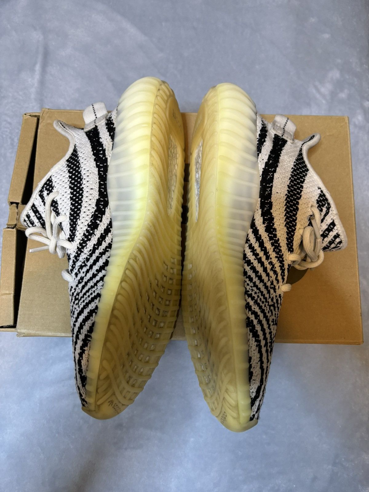 Adidas Adidas Yeezy Boost 350 V2 Low Zebra 2017 Size 9.5 Size US 9.5 / EU 42-43 - 4 Thumbnail