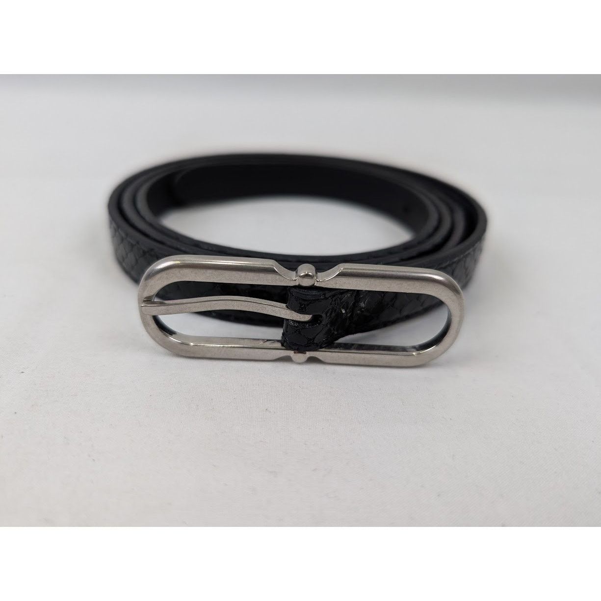 Saint Laurent Paris o1rshd1 Size: 100 / Embossed Leather Buckle Belt in Black Size 40 - 1 Thumbnail