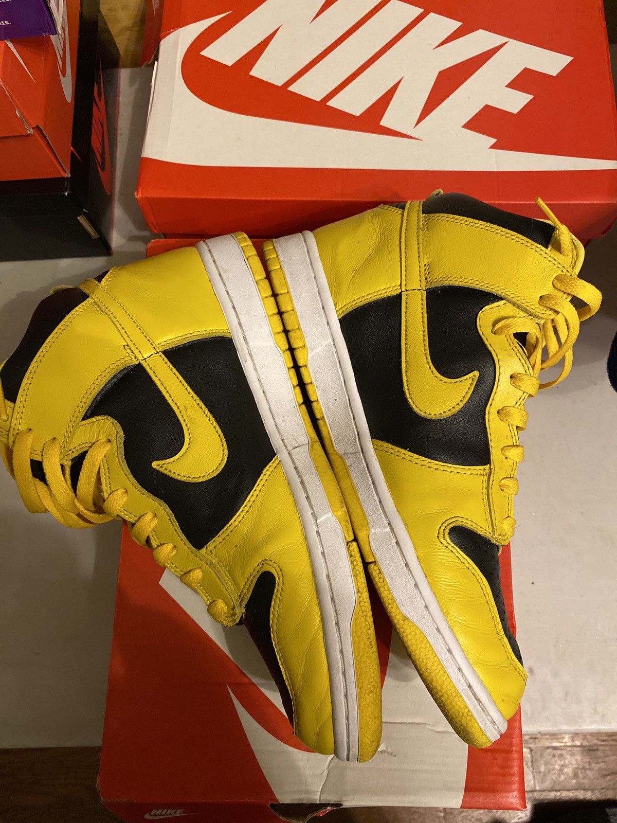 Dunk varsity maize