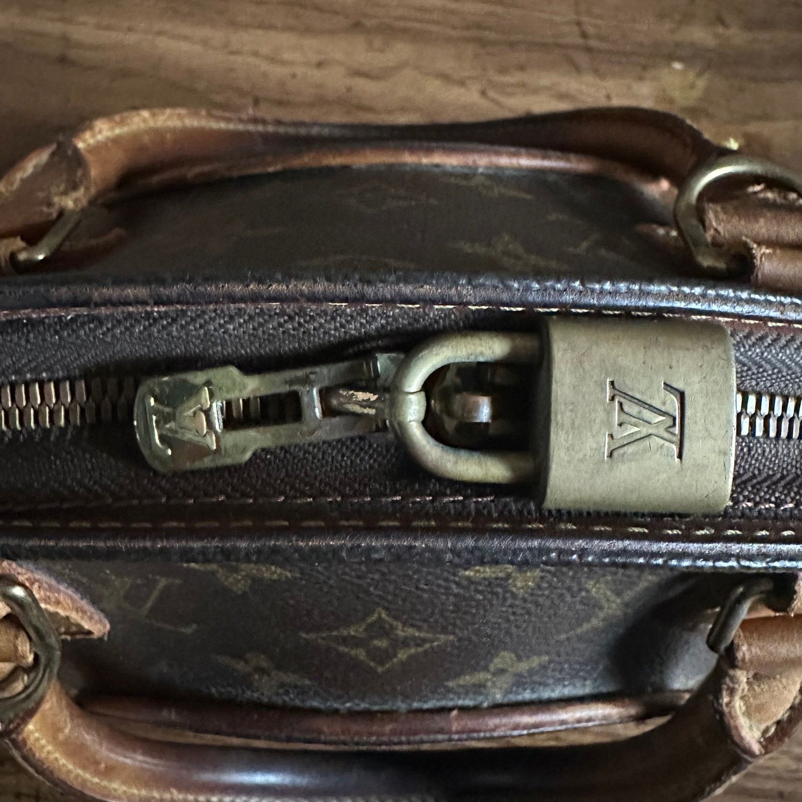 Louis Vuitton Vintage Louis Vuitton 1997 Monogram Ellipse PM Bag Size ONE SIZE - 9 Thumbnail