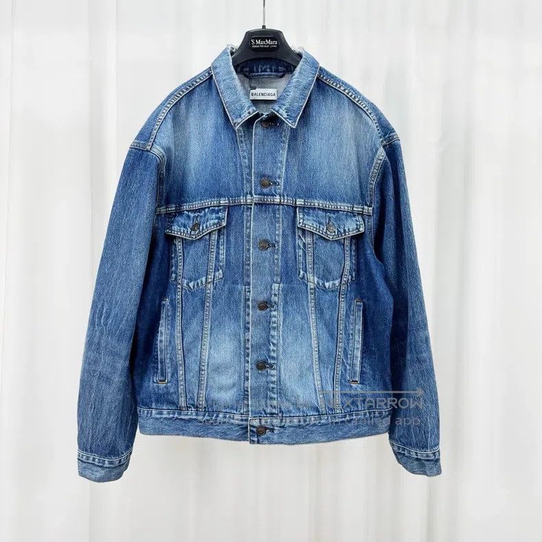 Balenciaga Balenciaga Back Letter Denim Jacket Size XS / US 0-2 / IT 36-38 - 1 Thumbnail