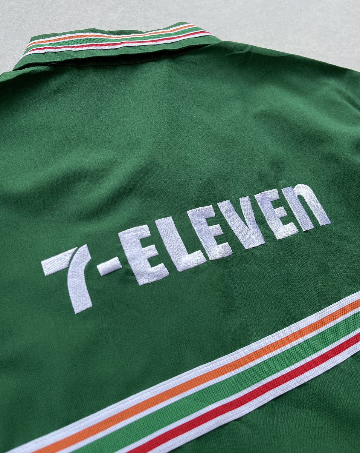 Japanese Brand Vintage 7-ELEVEN Uniform Shirt/Jacket Zip Up Size US L / EU 52-54 / 3 - 8 Thumbnail