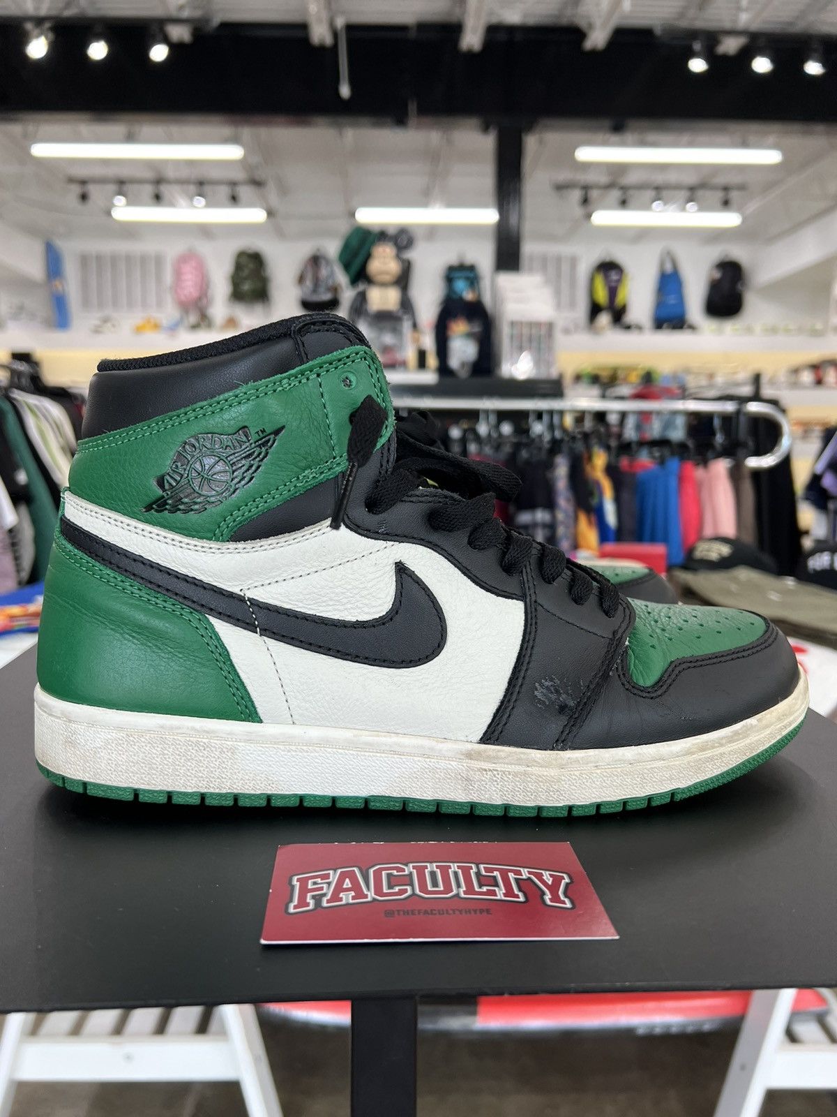 Jordan Brand × Nike Jordan 1 Retro High Pine Green 2018 Size US 10.5 / EU 43-44 - 3 Thumbnail