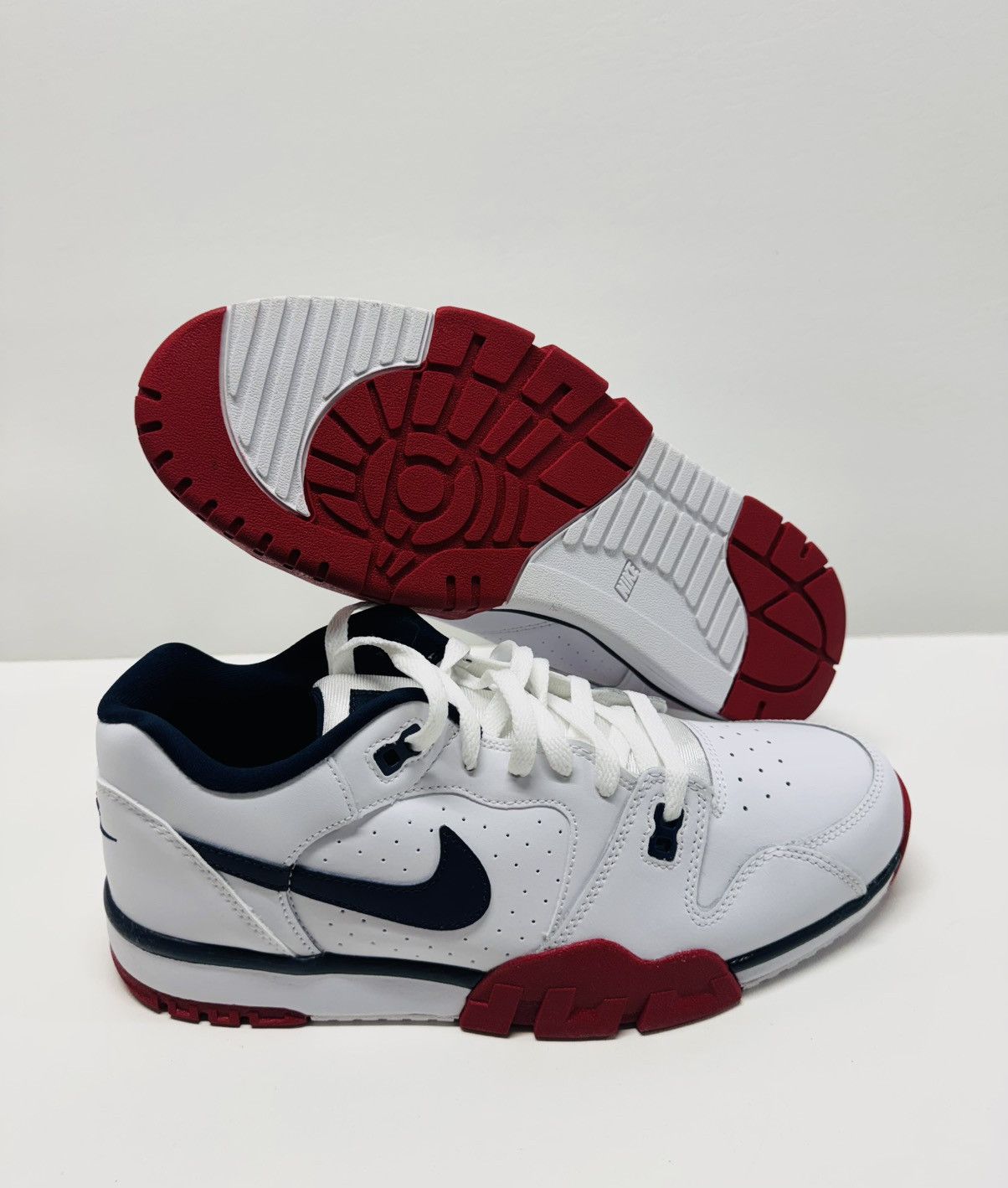 Nike Nike Cross Trainer Low White Gym Red Obsidian Size US 11 / EU 44 - 1 Thumbnail