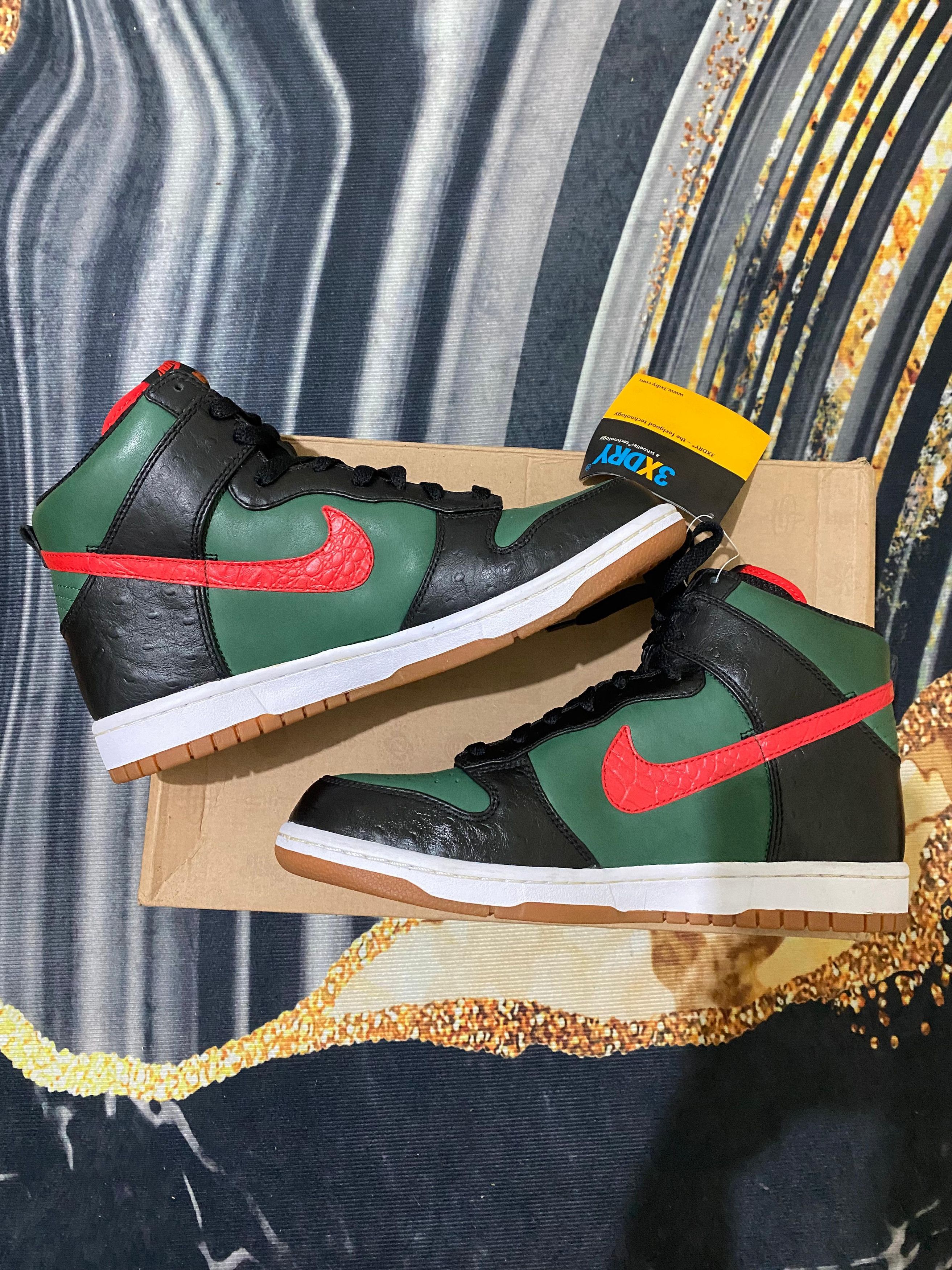 Nike Nike Dunk Hi Supreme Spark LE Size US 8 / EU 41 - 1 Thumbnail