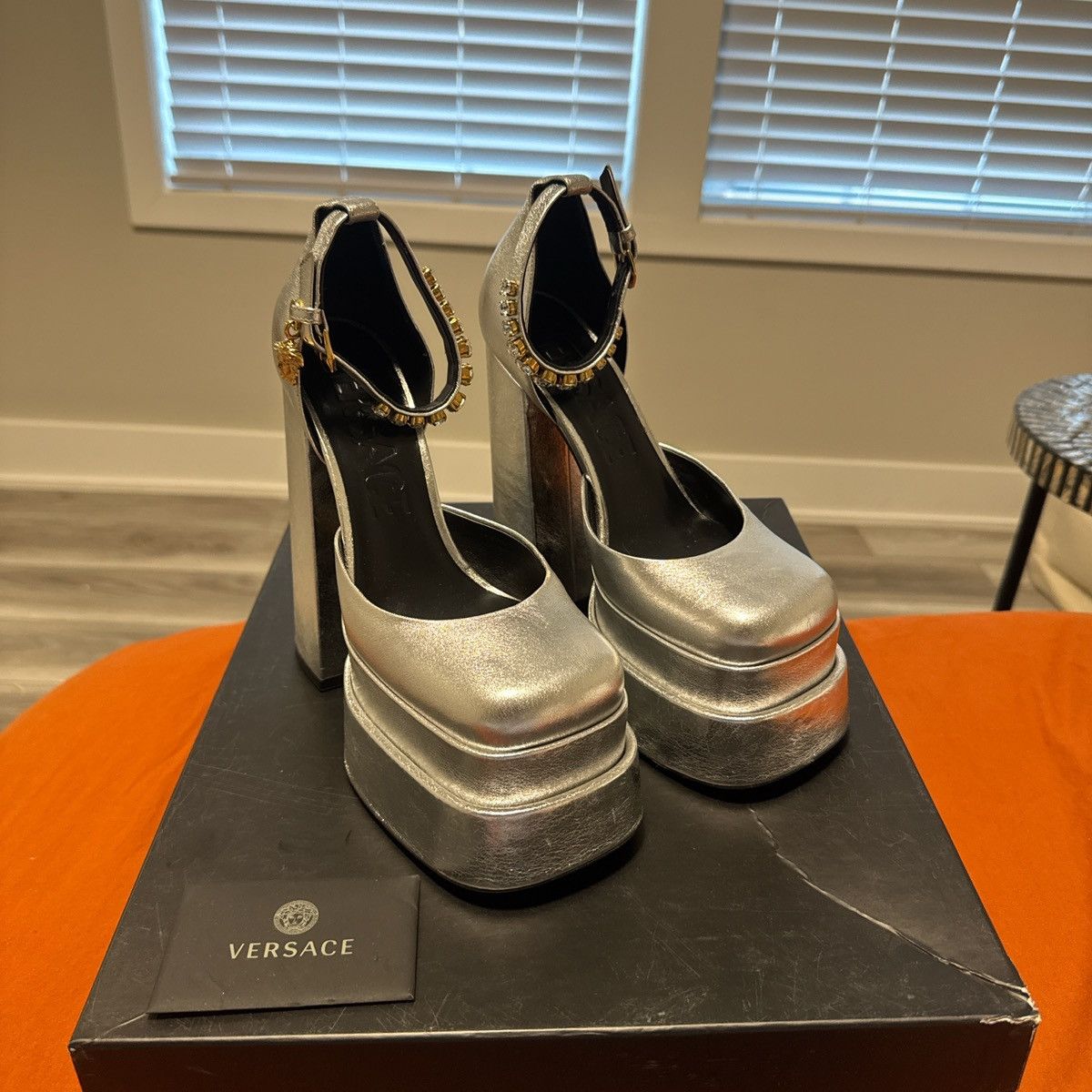 Versace Versace Pumps Medusa Size US 7 / IT 37 - 1 Thumbnail