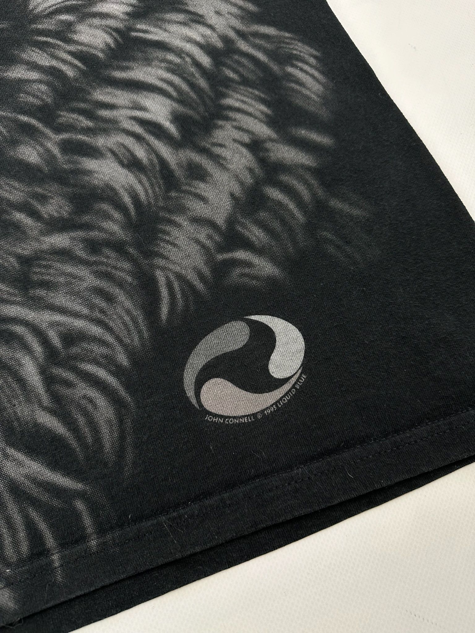 Liquid Blue Vintage 1996 Liquid Blue Wolf All Over Print Tee Size US XL / EU 56 / 4 - 4 Thumbnail