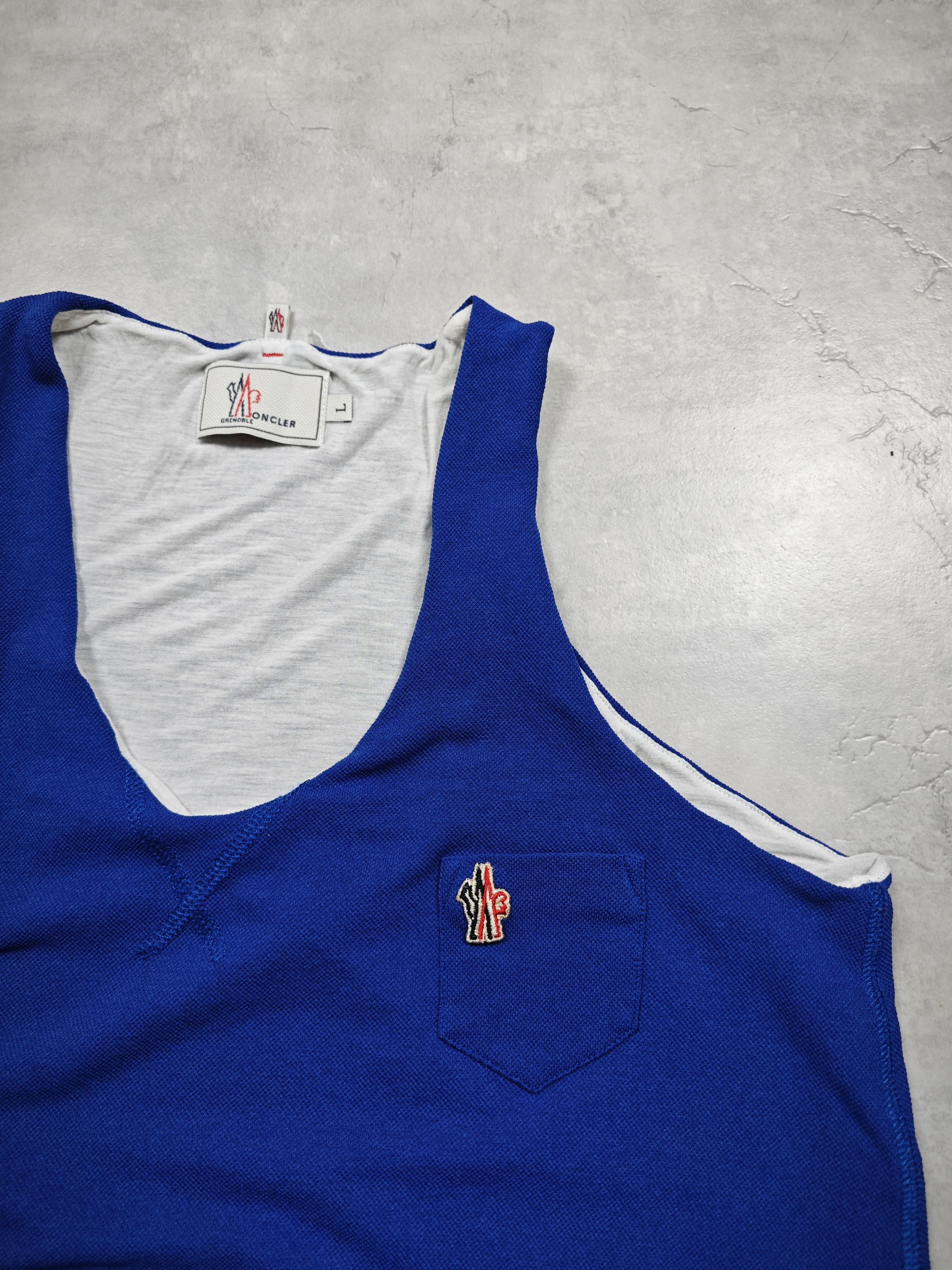 Moncler Moncler T Shirt Size L / US 10 / IT 46 - 2 Thumbnail