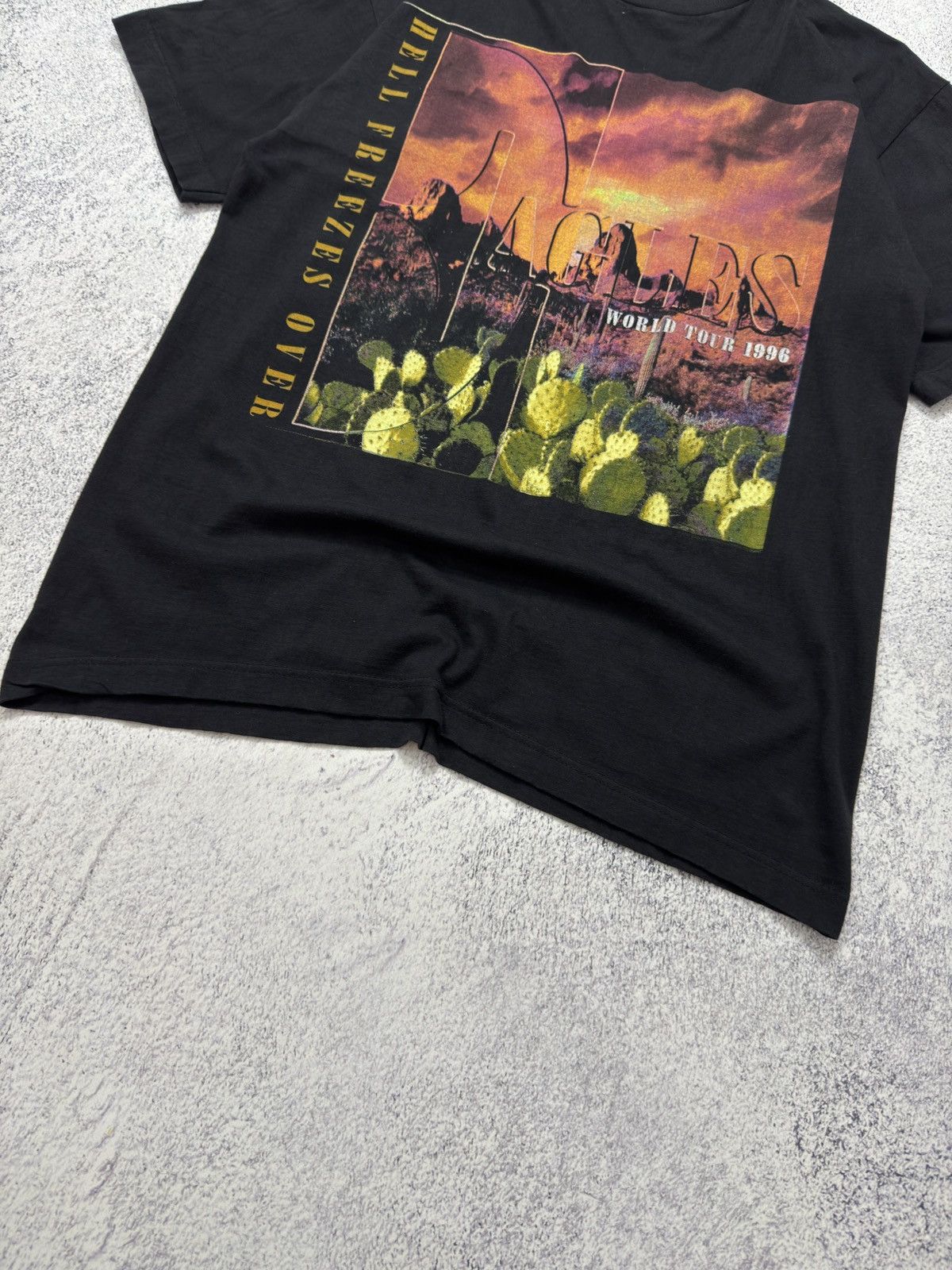 Band Tees × Vintage Vintage 90s EAGLES Hell Freezes Over World Tour 1994 T-Shirt Size US L / EU 52-54 / 3 - 2 Thumbnail