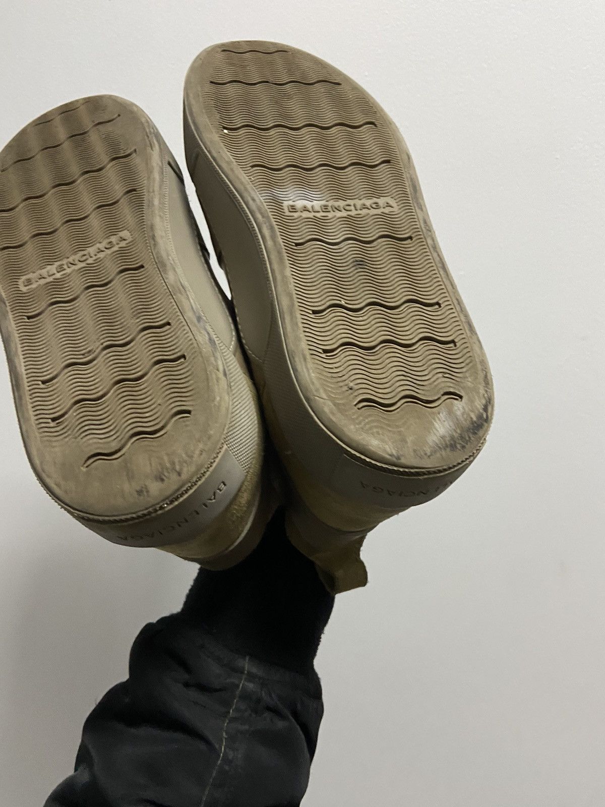 Balenciaga × Vintage Balenciaga luxury low top sneakers vintage trainers Size US 11 / EU 44 - 18 Thumbnail