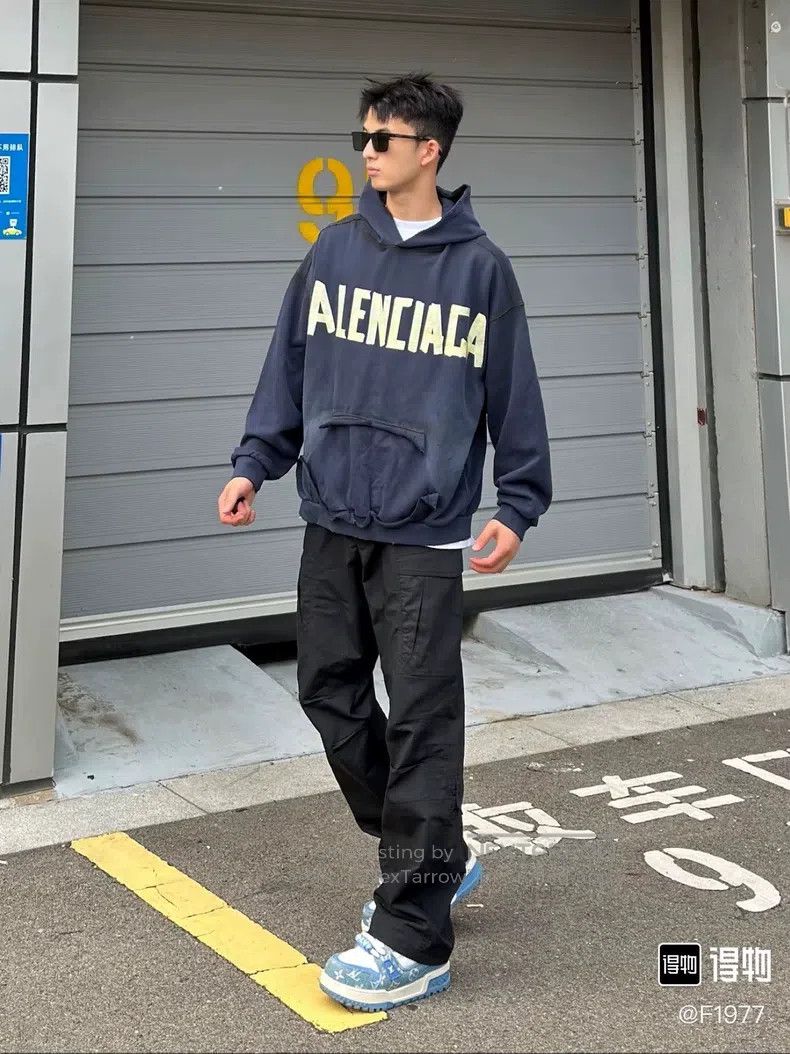 Balenciaga Balenciaga Tape Sweatshirt Size US XL / EU 56 / 4 - 6 Thumbnail
