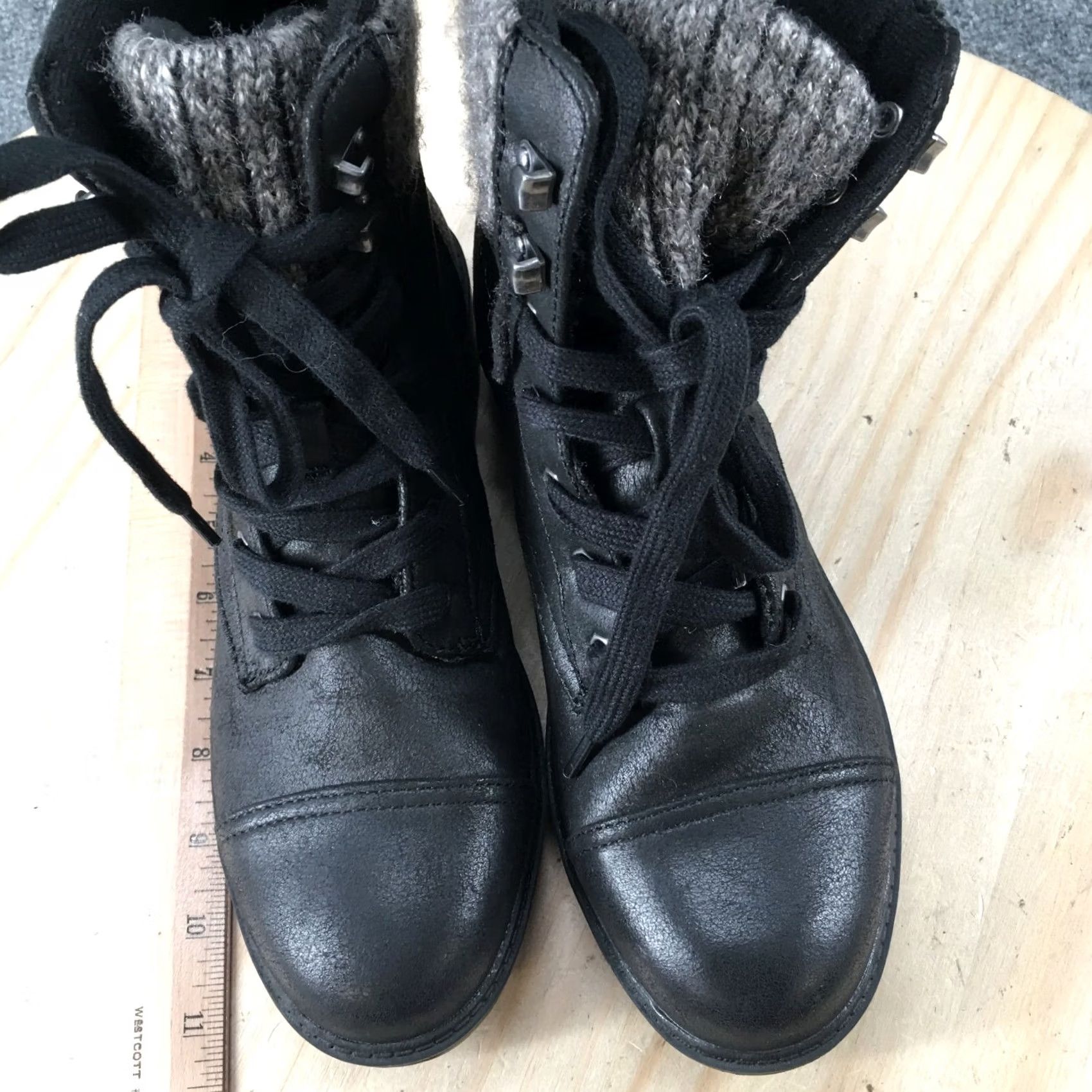 Vintage Universal Thread Boots Womens Cap Toe Ankle Booties Black Leather Lace Up 7.5 Medium Heel Boots Womens (7.5) Black Cap Toe Leather Ankle Booties Size ONE SIZE - 7 Thumbnail