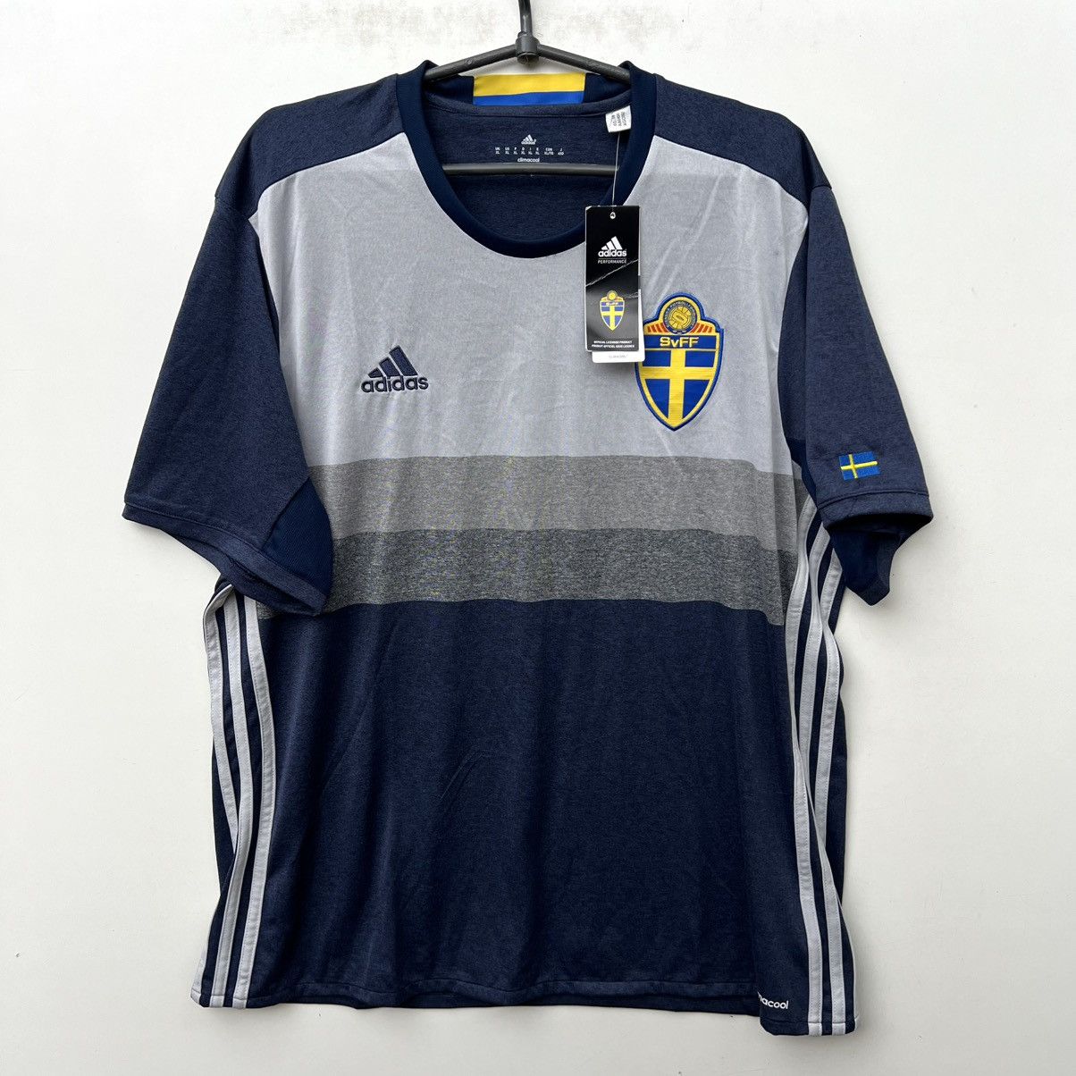 Adidas ADIDAS SWEDEN 2016/2017 SOCCER FOOTBALL SHIRT JERSEY Size US XL / EU 56 / 4 - 1 Thumbnail