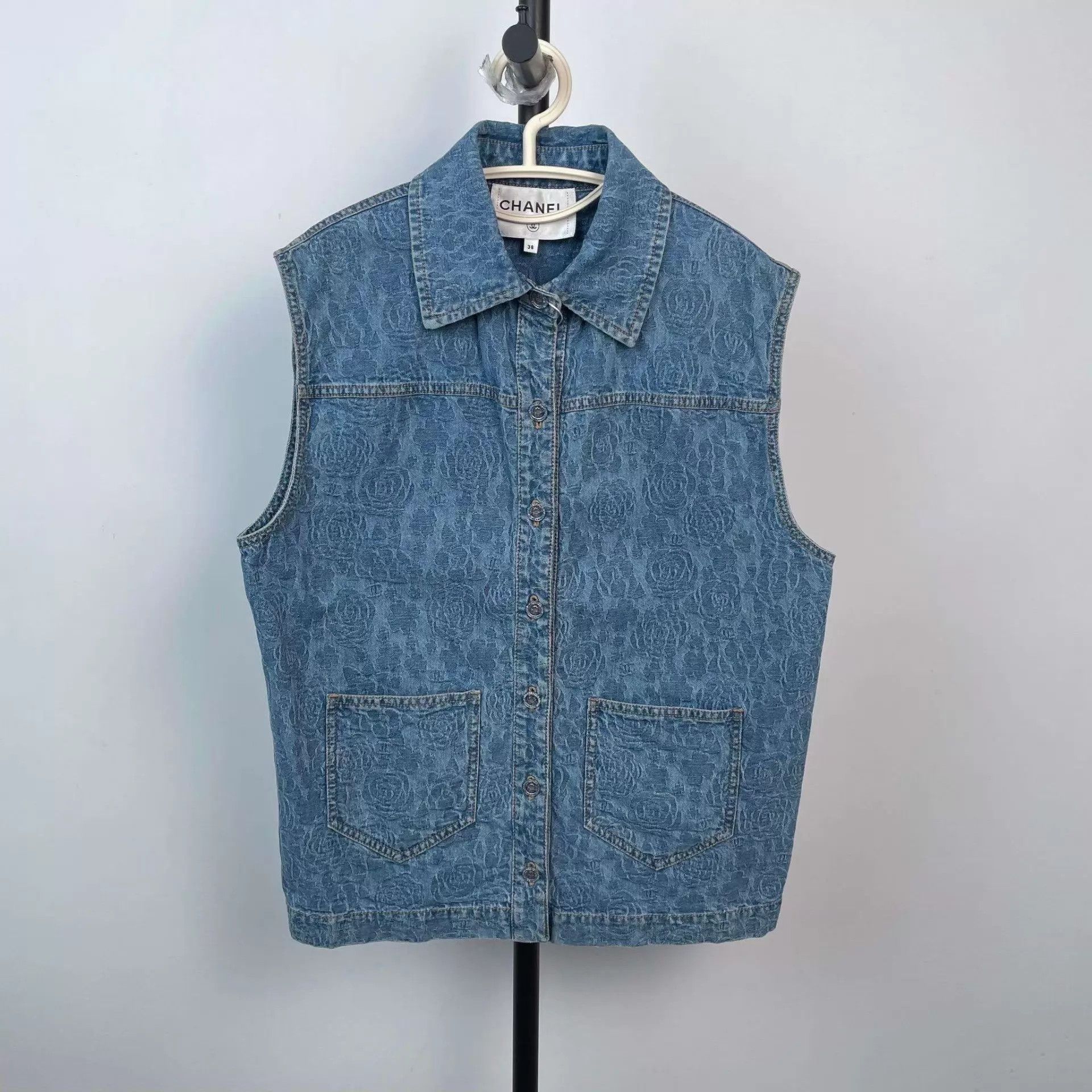 Chanel Chanel 23P Blue Camellia Denim Vest 38 Size S / US 4 / IT 40 - 1 Thumbnail