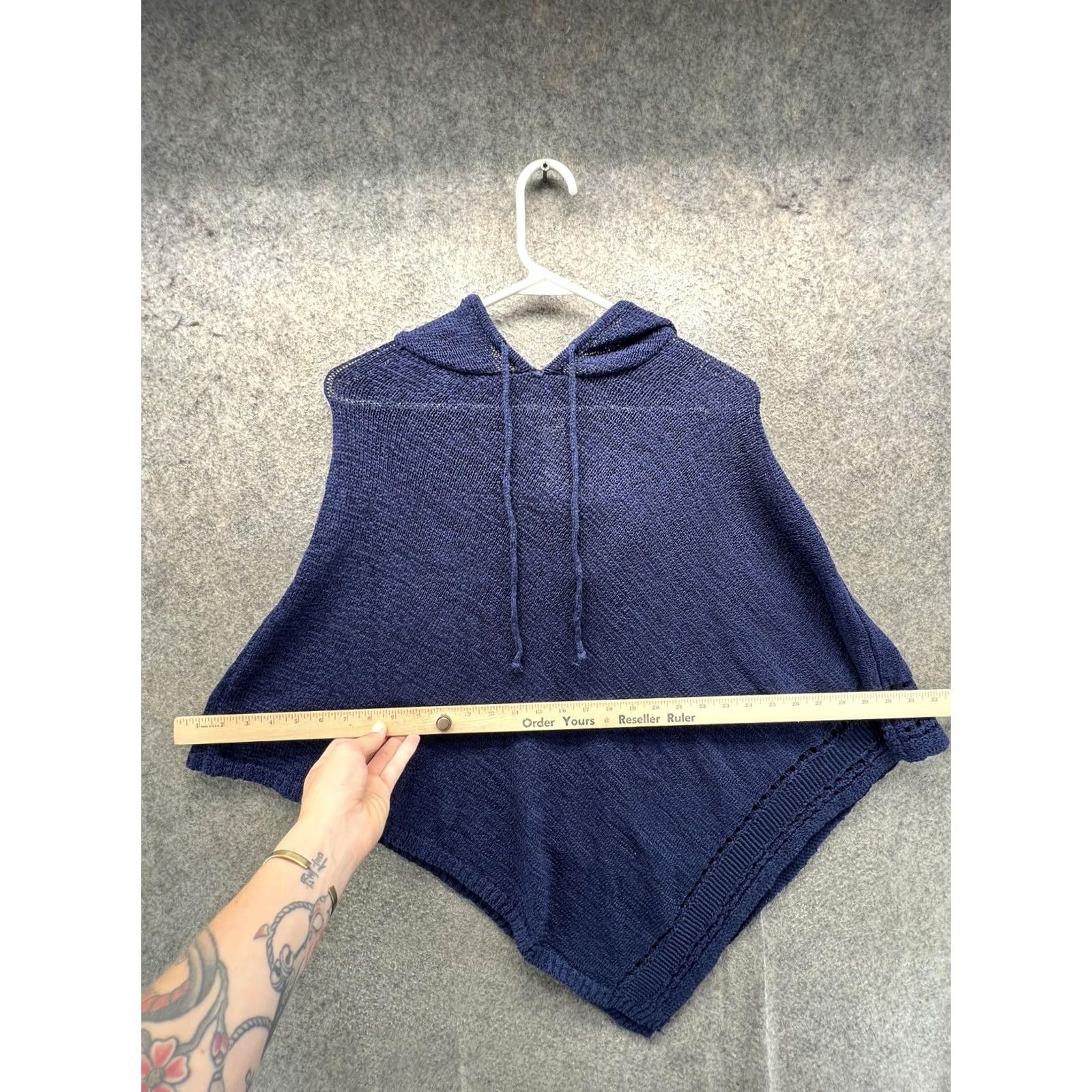 Vintage Chico's Hoodie Cape Womens One Size Blue Lightweight Knit Poncho Sweater Bodice: Sleeveless, V-Neck, Hooded, Solid Knit Pattern Size ONE SIZE - 4 Thumbnail