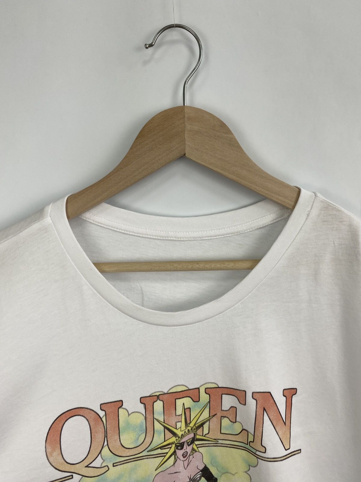 Band Tees 🇺🇸 Vintage Queen Sexy Girl Rock T-Shirt Alan Aldridge Size US XXL / EU 58 / 5 - 6 Thumbnail