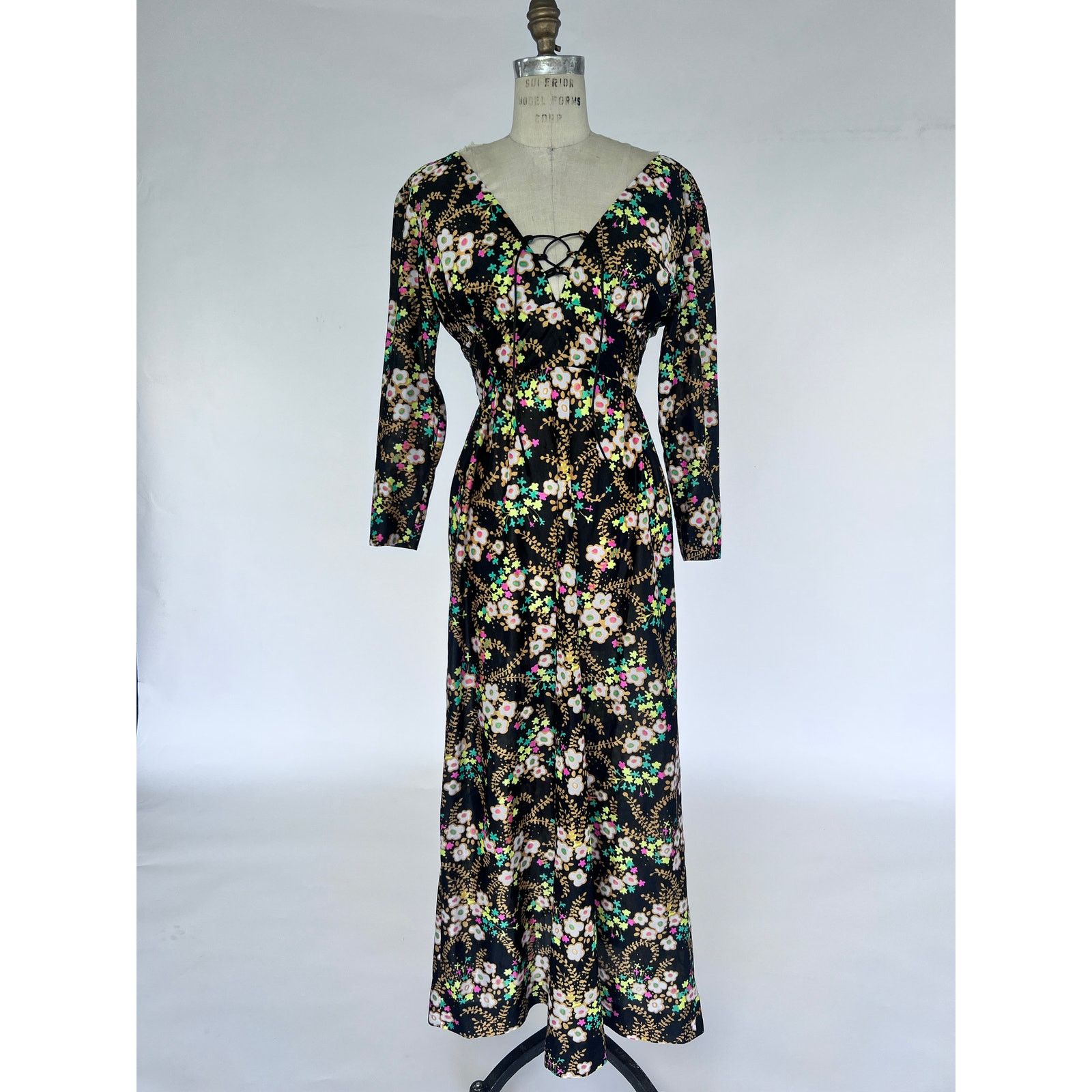 Vintage VTG 70s Floral Maxi Plunging Dress Black Empire Waist Retro Size M / US 6-8 / IT 42-44 - 7 Thumbnail
