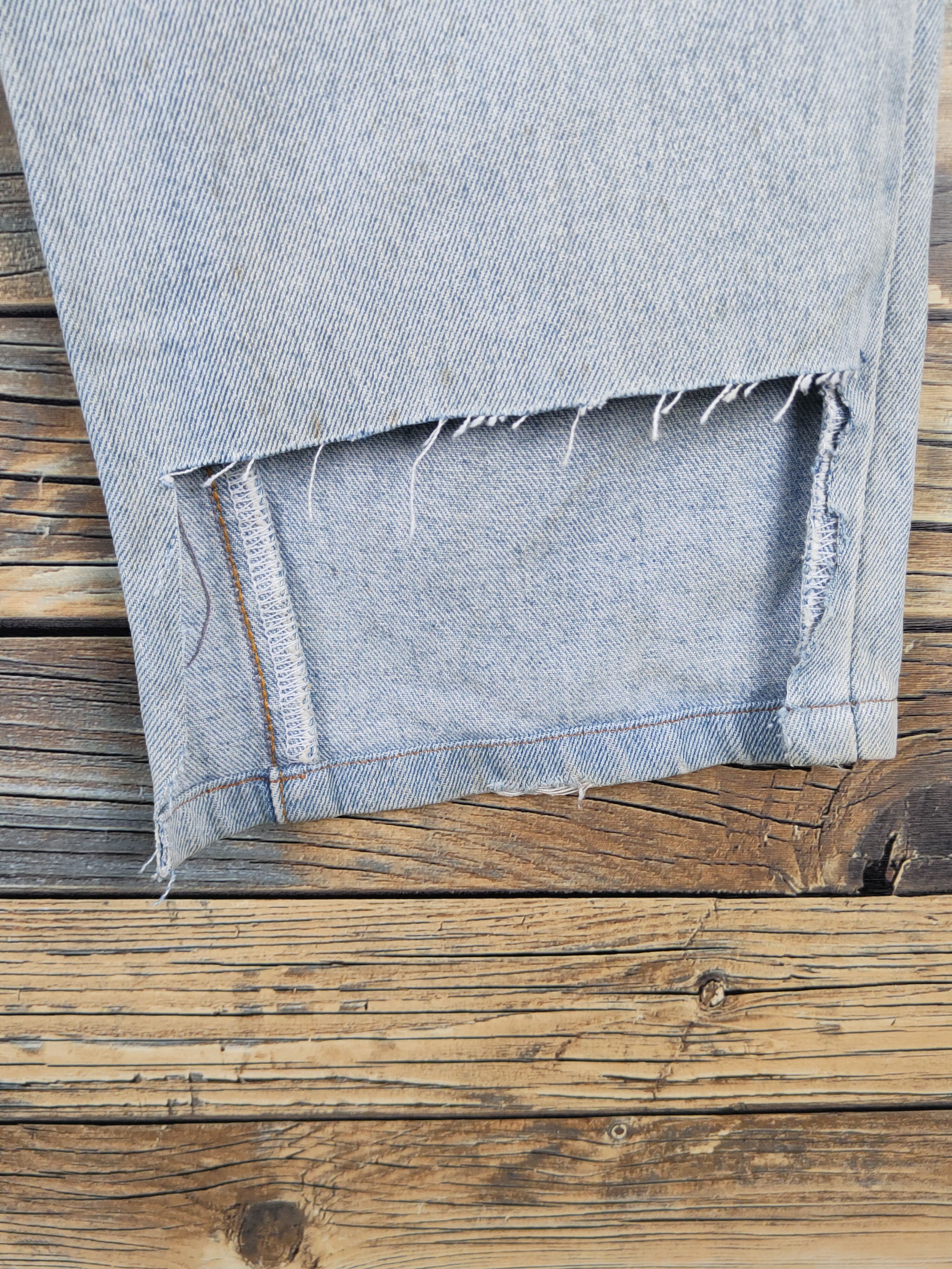 Uniqlo Uniqlo vintage Light Blue Distressed Ripped Jeans #W1413 Size US 27 - 12 Thumbnail