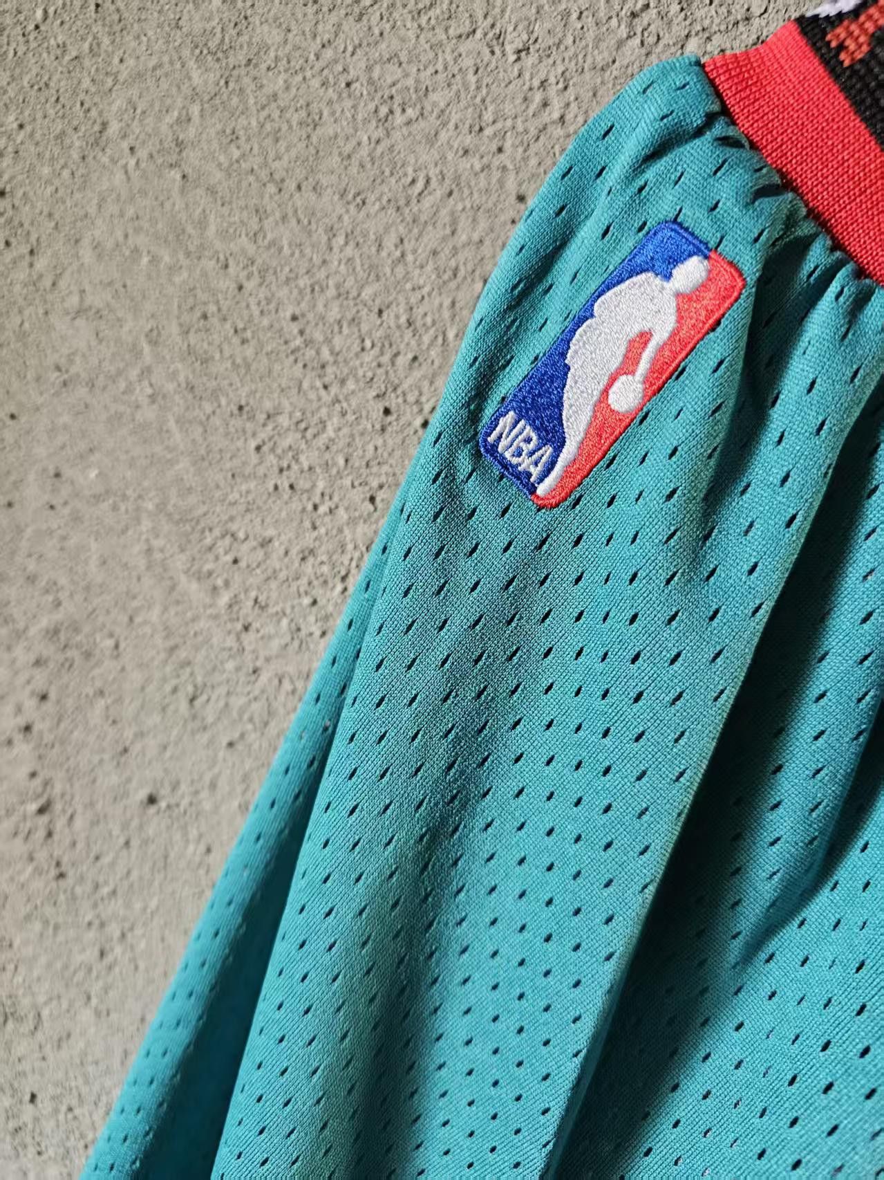 NBA Vintage Memphis Grizzlies Short L Size Size US 36 / EU 52 - 3 Thumbnail