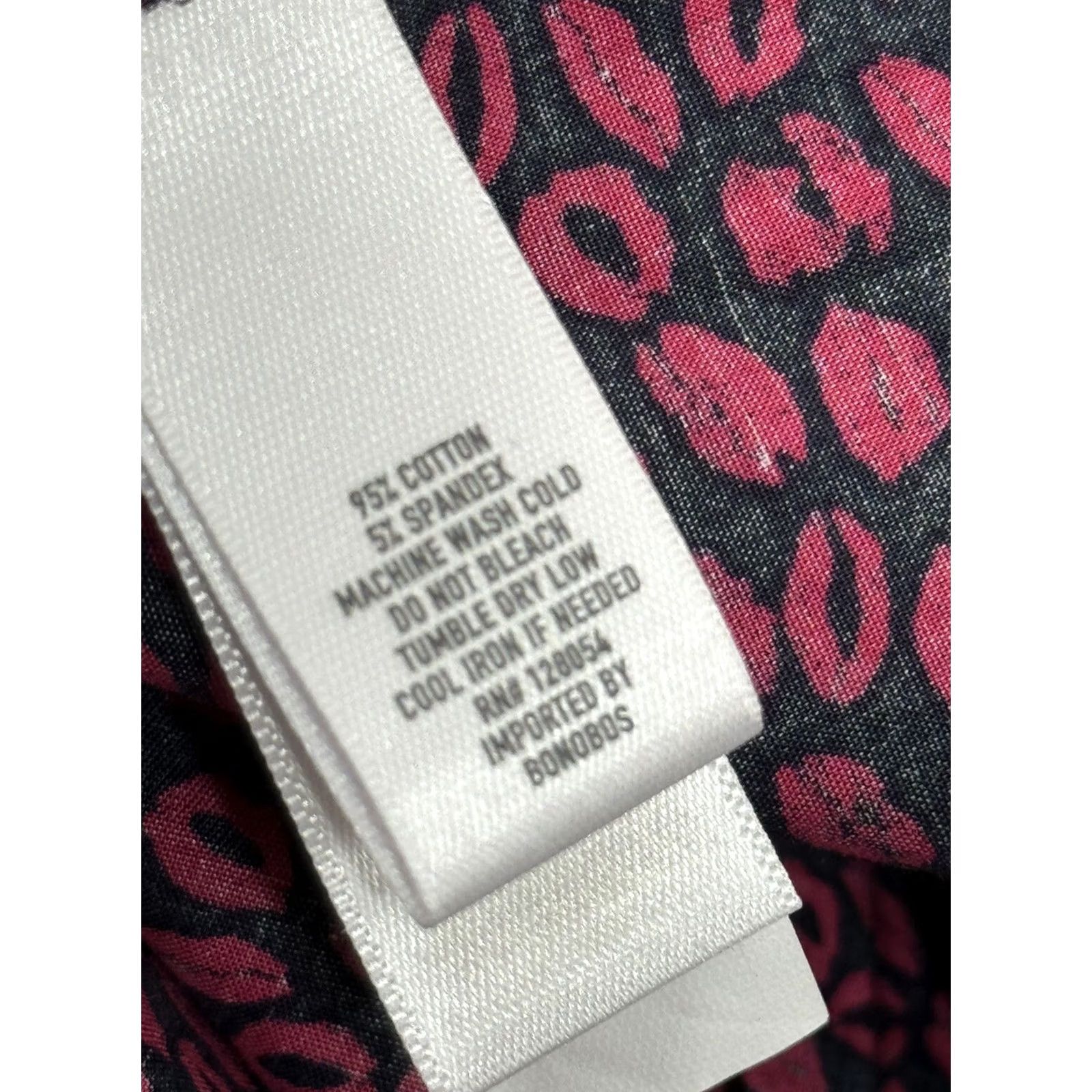Bonobos Bonobos Shirt Mens 15 / 33 Dark Blue LIPS KISSES Valentine Tailored Slim Fit EXCELLENT Size US M / EU 48-50 / 2 - 6 Thumbnail