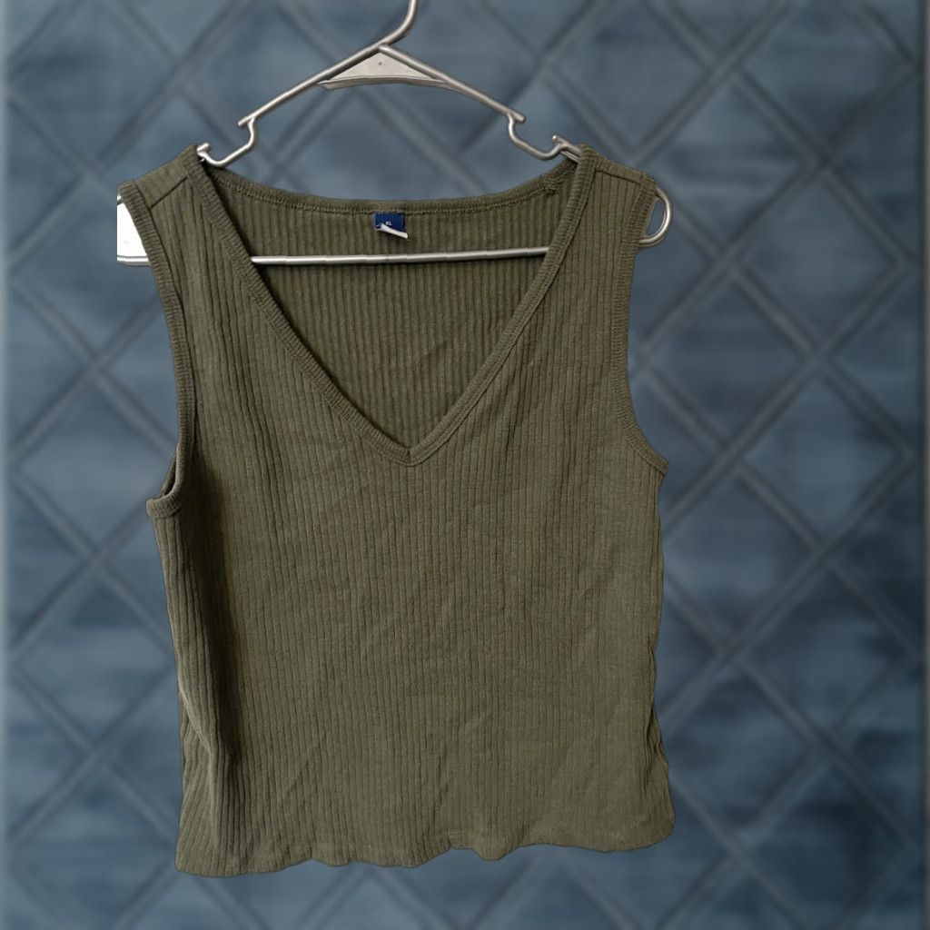 Old Navy Old Navy Tank Top Extra Large Green V-Neck Cotton Women Size XL / US 12-14 / IT 48-50 - 1 Thumbnail