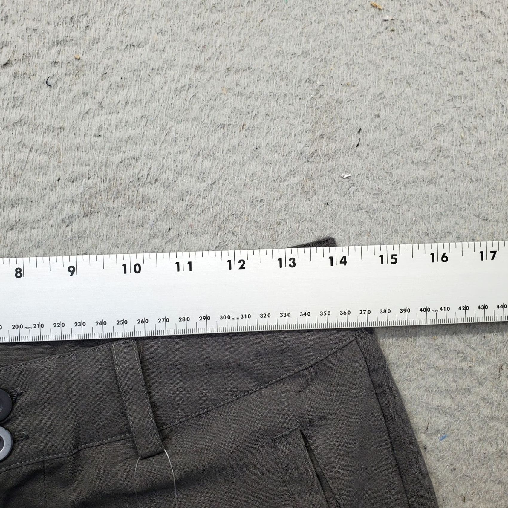Vintage VILIGO Cargo Pants Men Size 30 Gray Straight Leg Adjustable Ankle Two Button Fly Pants Mens 30 Gray Straight Cargo Size US 30 / EU 46 - 5 Thumbnail
