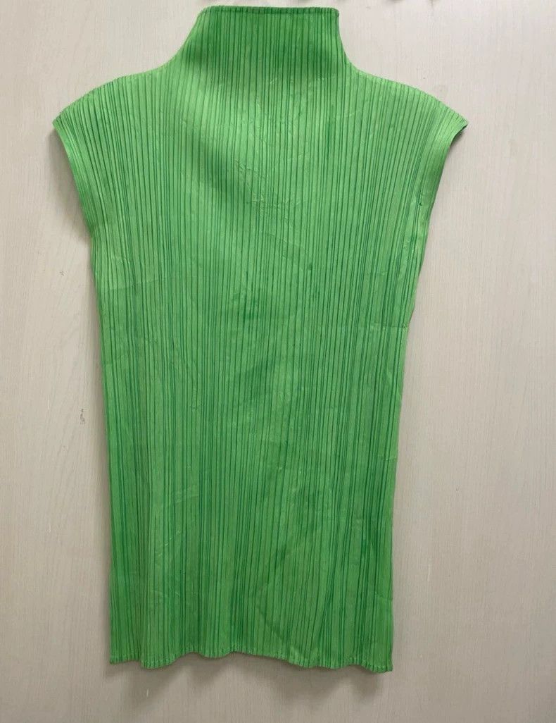 Issey Miyake Issey Miyake Green pleated vest Size M / US 6-8 / IT 42-44 - 1 Thumbnail