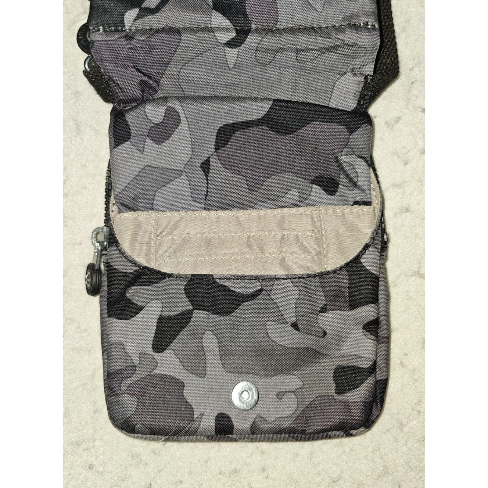 Vintage Kipling Signature Camo Fog Eldorado Gray Black Nylon Crossbody Travel Bag - Small Women Gray Camouflage Modern 90s? Size ONE SIZE - 6 Thumbnail