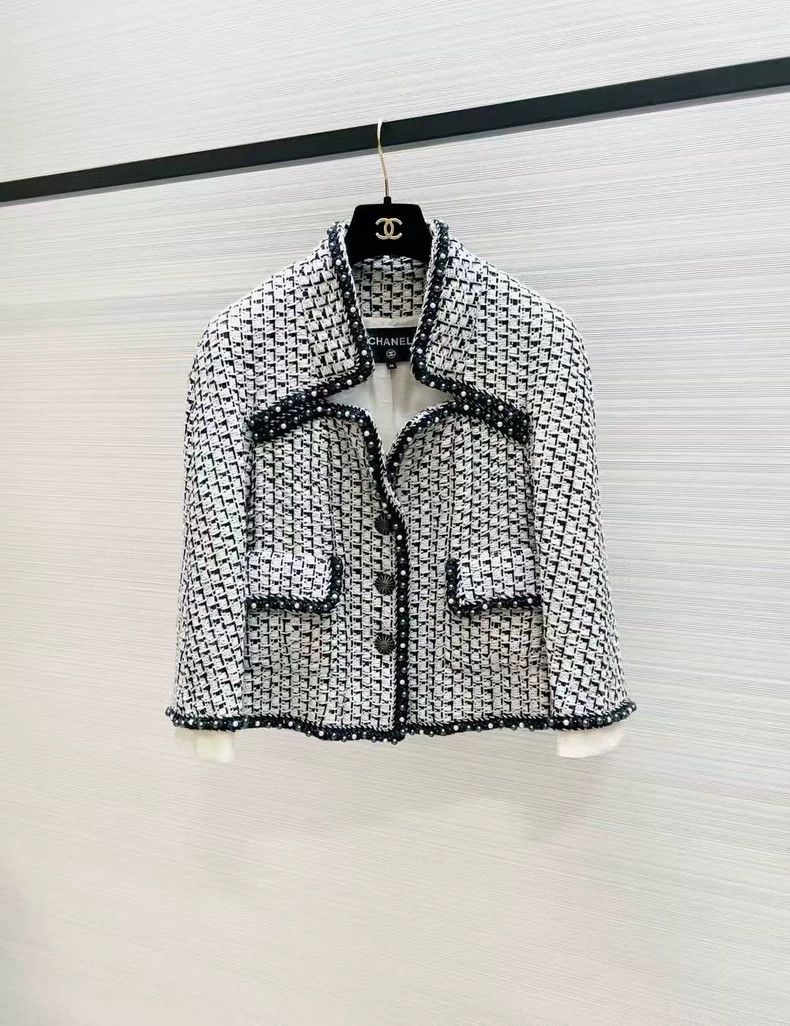 Chanel Chanel Heavy industry black and white pearl woven rolled e Size XS / US 0-2 / IT 36-38 - 1 Thumbnail