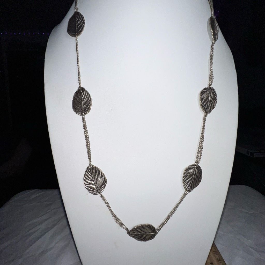 Vintage Vintage Burnished Silver Tone Leaf Necklace Size ONE SIZE - 3 Thumbnail