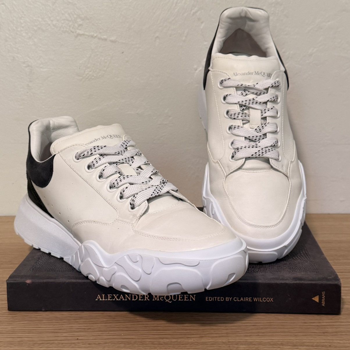 Alexander McQueen Alexander McQueen Court Sneakers Ivory / Navy Green 45 / 12 Size US 12 / EU 45 - 1 Thumbnail