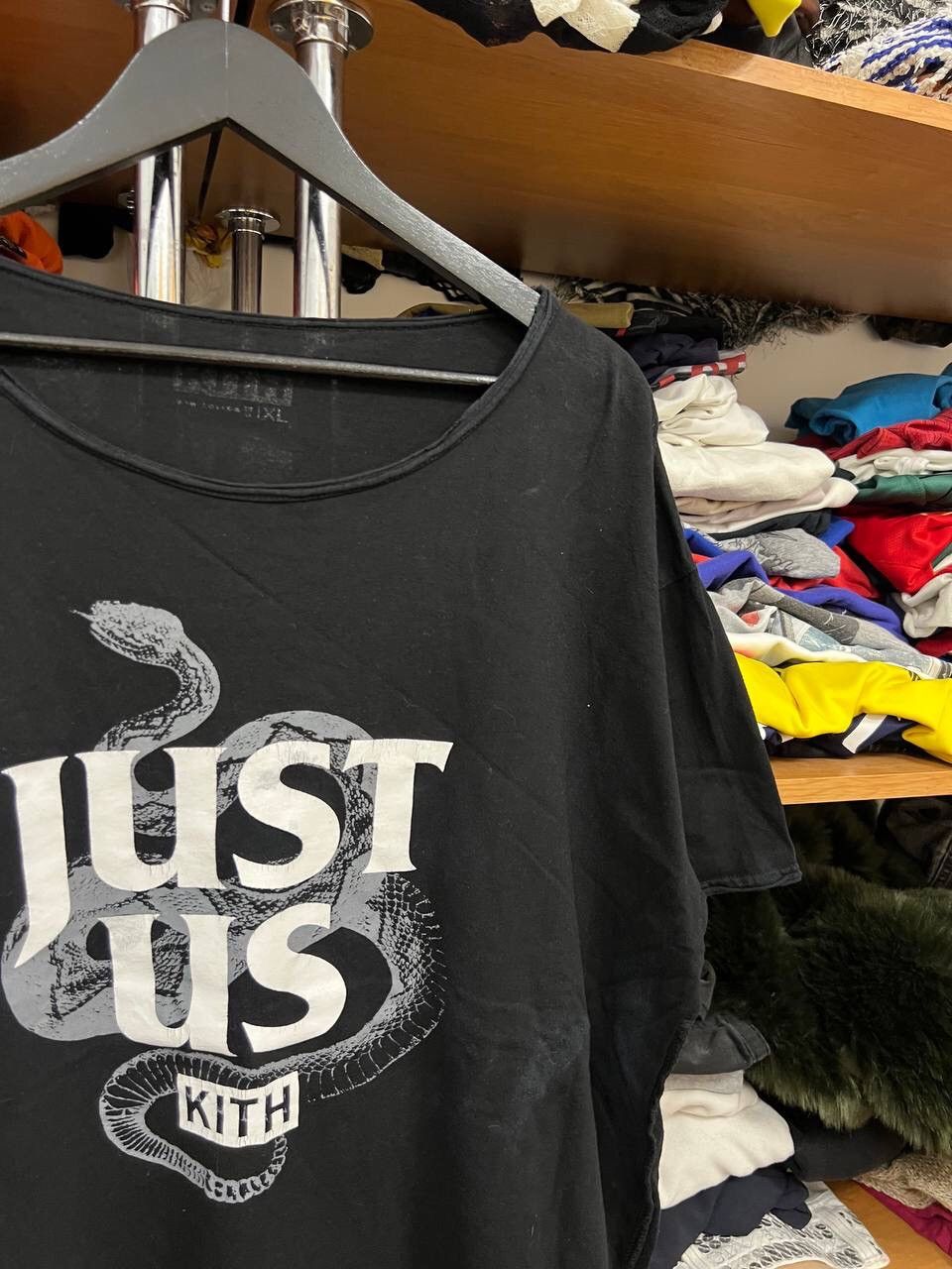 Hypebeast × Kith Kith Vintage Distressed Just Us Logo T-Shirt Large Size US XL / EU 56 / 4 - 3 Thumbnail