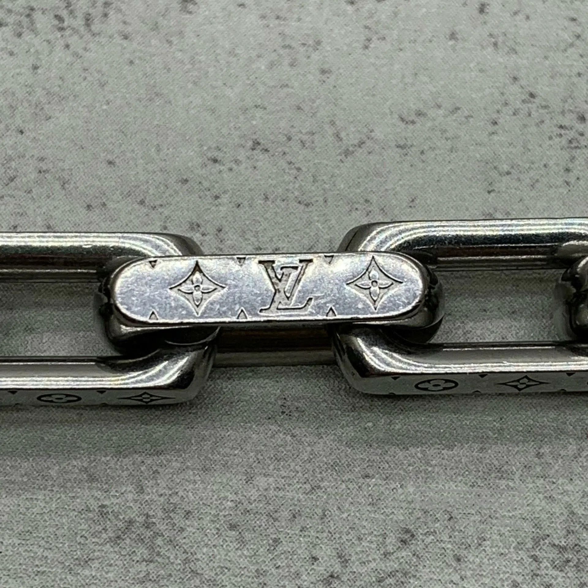 Louis Vuitton lv black and silver chain necklace. Size ONE SIZE - 4 Thumbnail