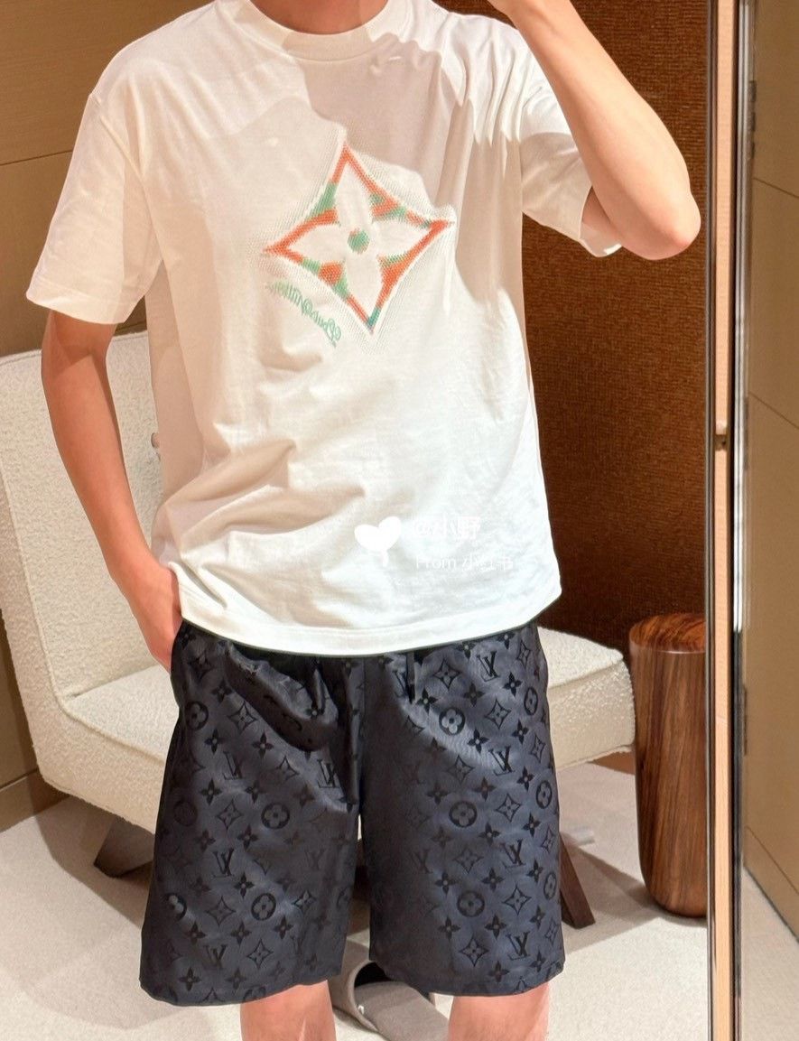 Louis Vuitton LV 25ss Men's Rhinestone Logo Short Sleeve Size US M / EU 48-50 / 2 - 1 Thumbnail