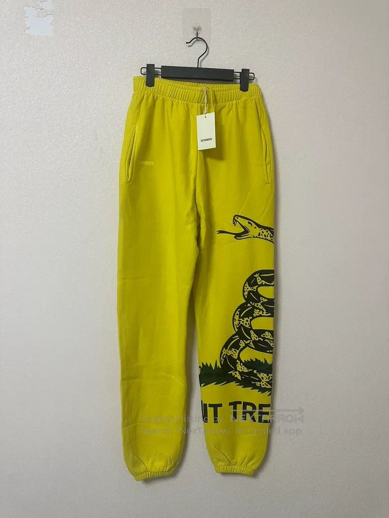 Vetements size XS Snake print pants