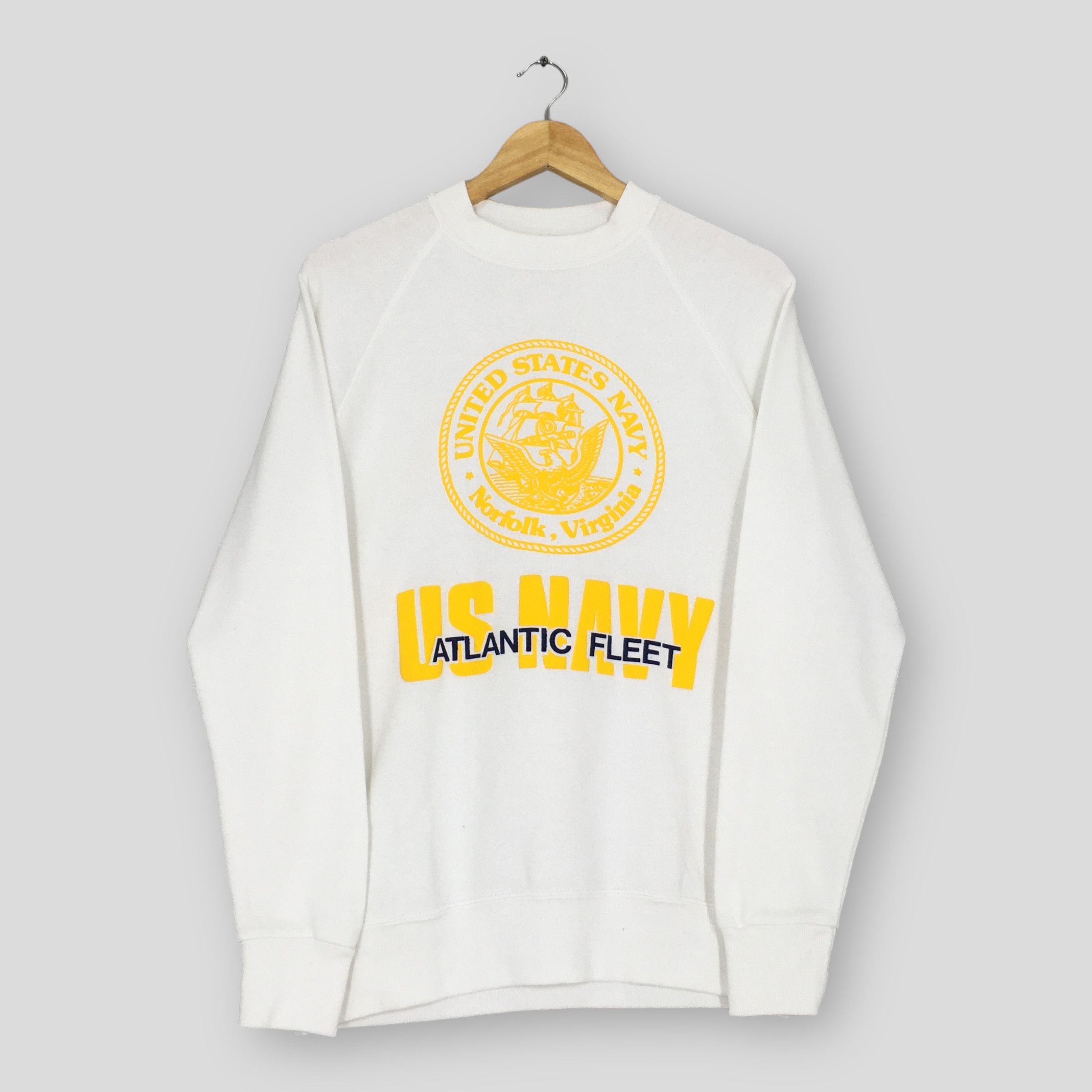 Vintage Vintage 90s United States Navy White Sweatshirt Large Size US L / EU 52-54 / 3 - 1 Thumbnail