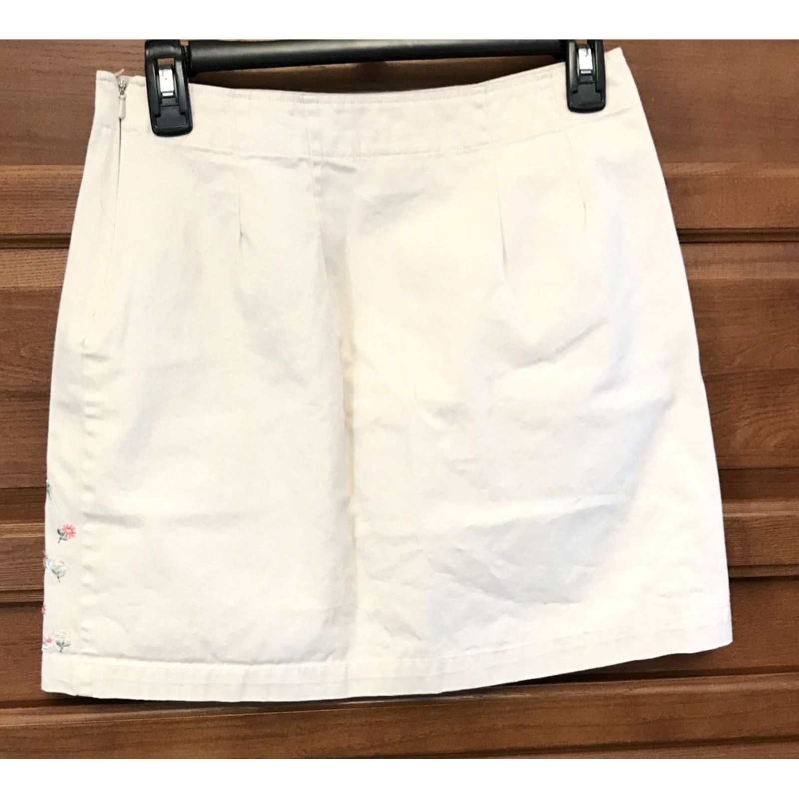 Vintage FASHION BUG Women's Skirt Mini Beige Embroidered Floral 6 Zip Casual 27" Waist 16.5" Length Beige/ tan (1437) Size 28" / US 6 / IT 42 - 2 Thumbnail