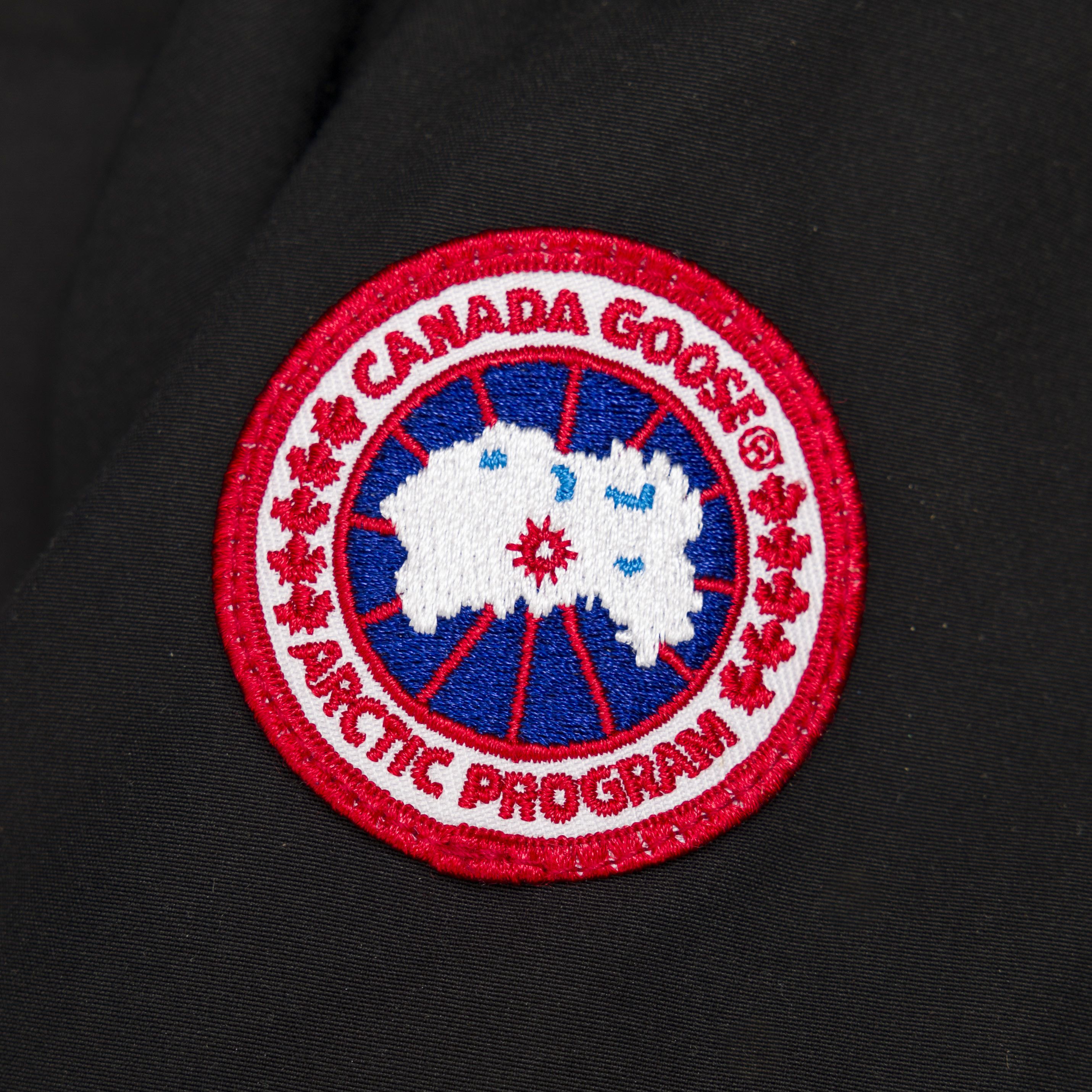 Canada Goose CANADA GOOSE DEEP COVE ARTIC DOWN BOMBER JACKET 5805L BLACK Size L / US 10 / IT 46 - 5 Thumbnail