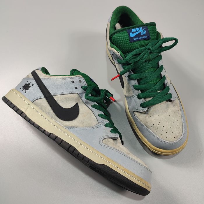 maple leaf nike sb