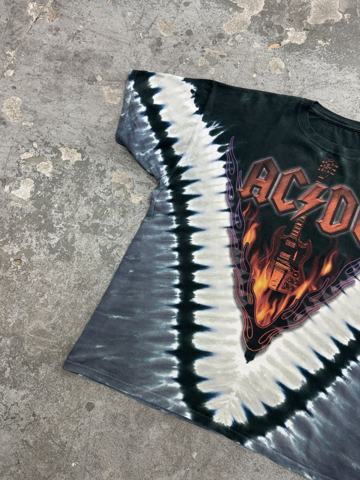 Band Tees Vintage AC/DC Hells Bells Tee Size US XL / EU 56 / 4 - 3 Thumbnail