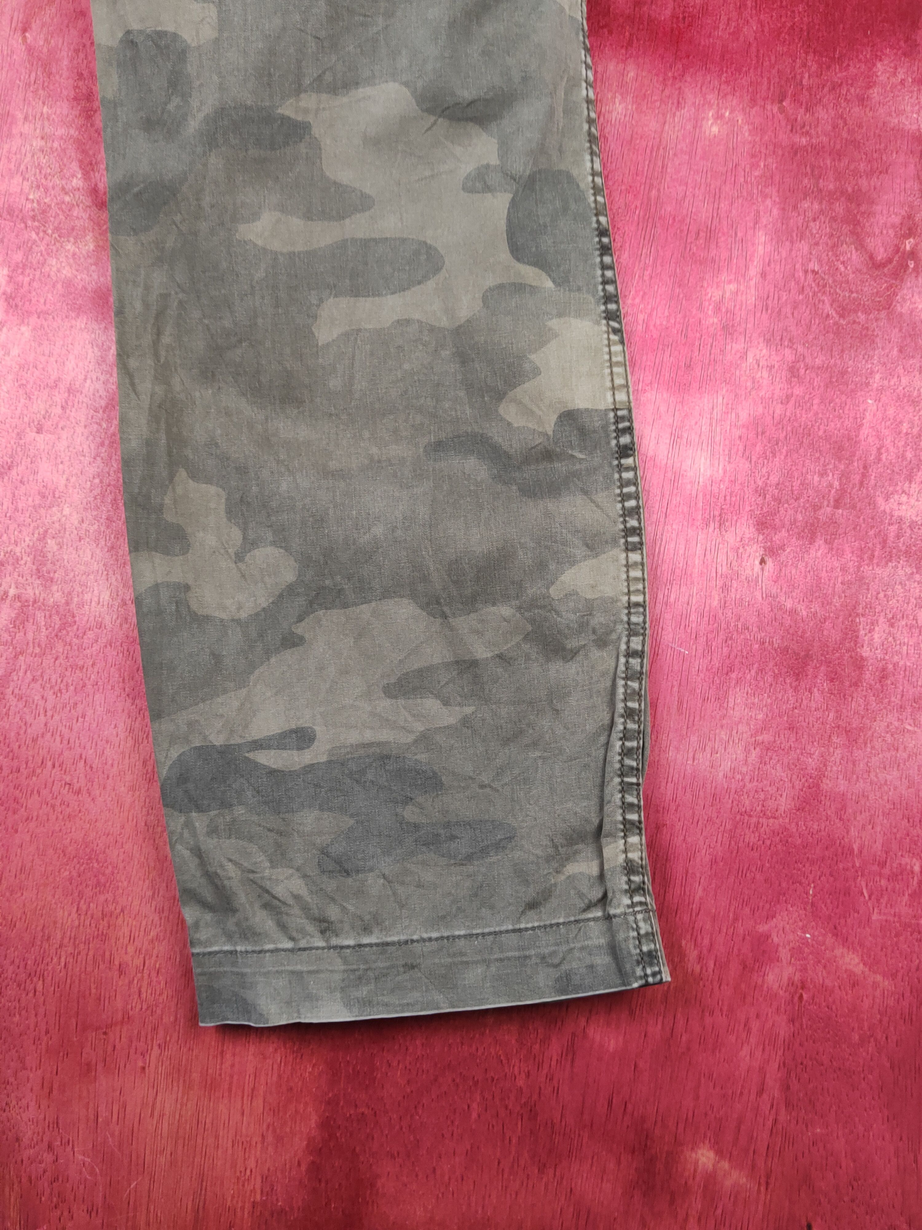 Japanese Brand Uniqlo Camouflage Multipocket Tactical Cargo Pants #1423 Size US 33 - 13 Thumbnail