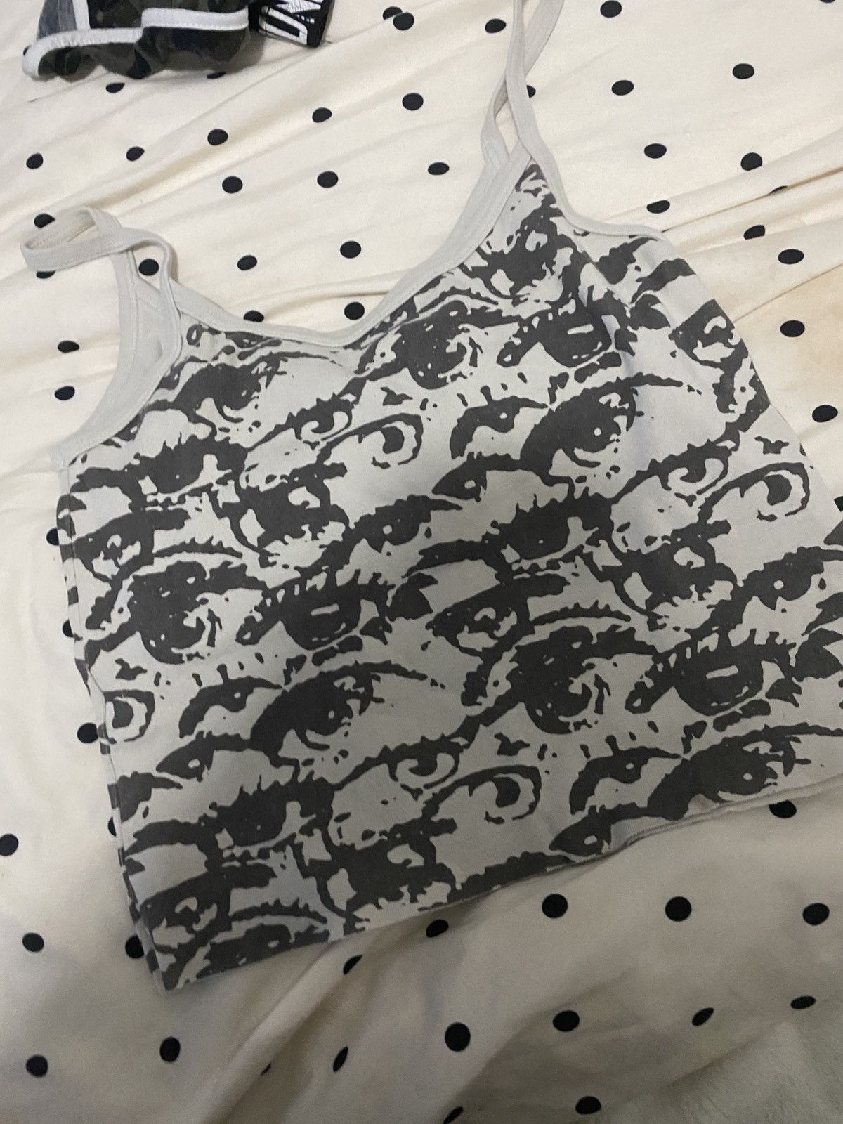 Brandy Melville Brandy Melville Beige Eyes Tank Size S / US 4 / IT 40 - 3 Thumbnail